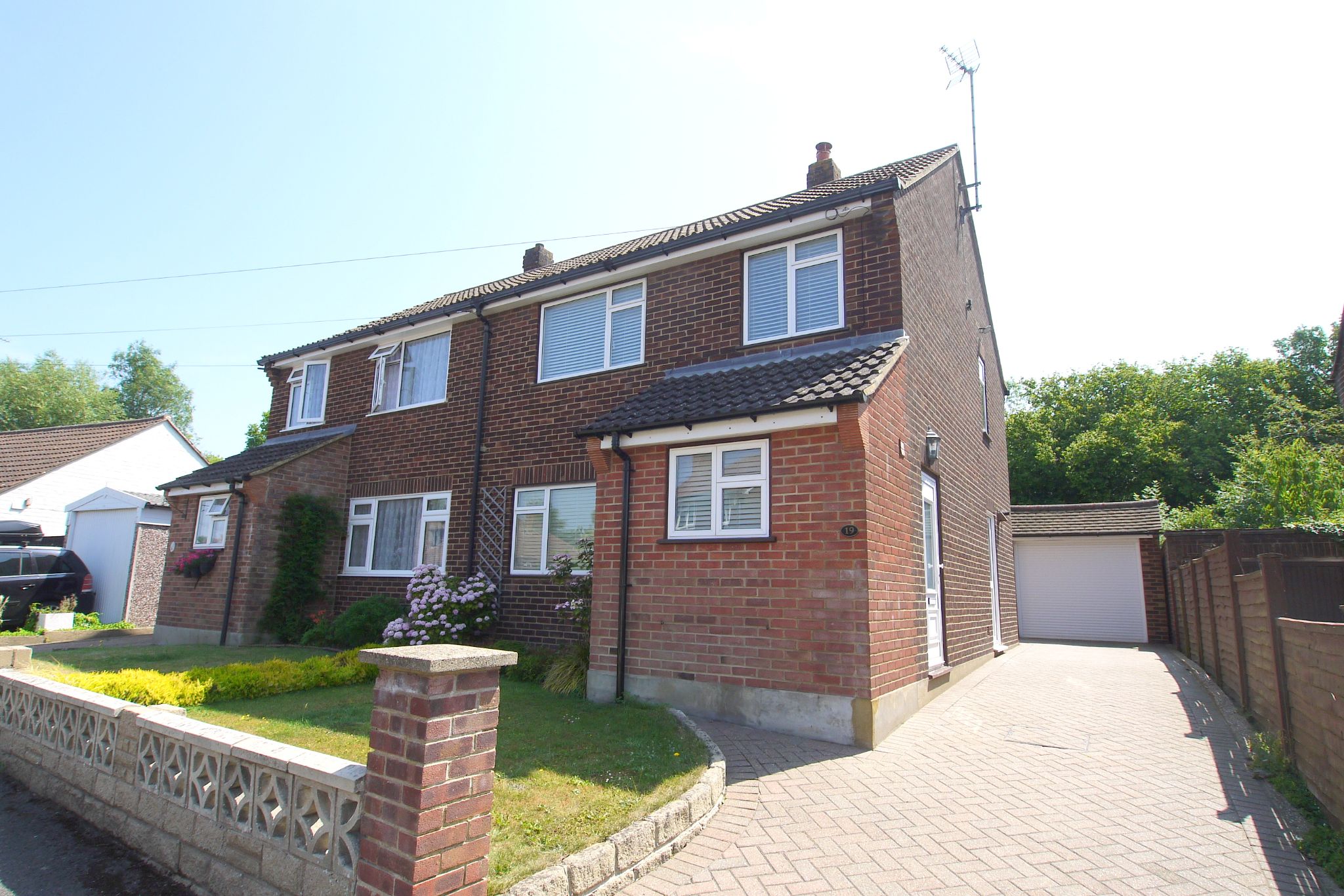 3 bedroom semi-detached house For Sale in Sevenoaks - Property photograph