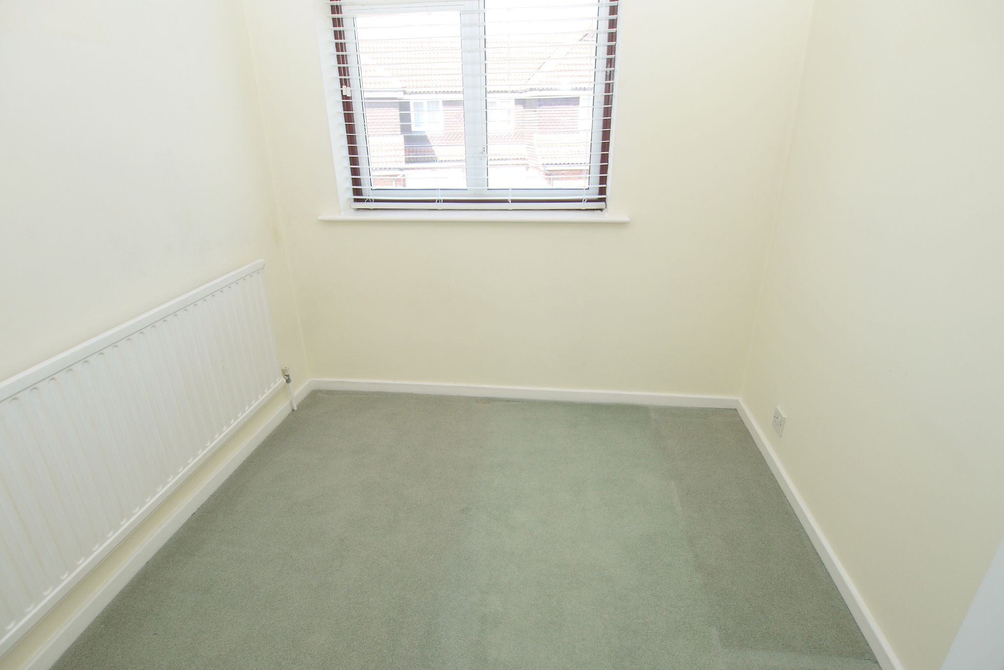 3 bedroom semi-detached house For Sale in Sevenoaks - Photograph 9