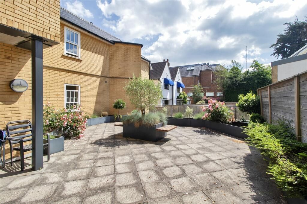 1 bedroom apartment For Sale in Sevenoaks - Photograph 5