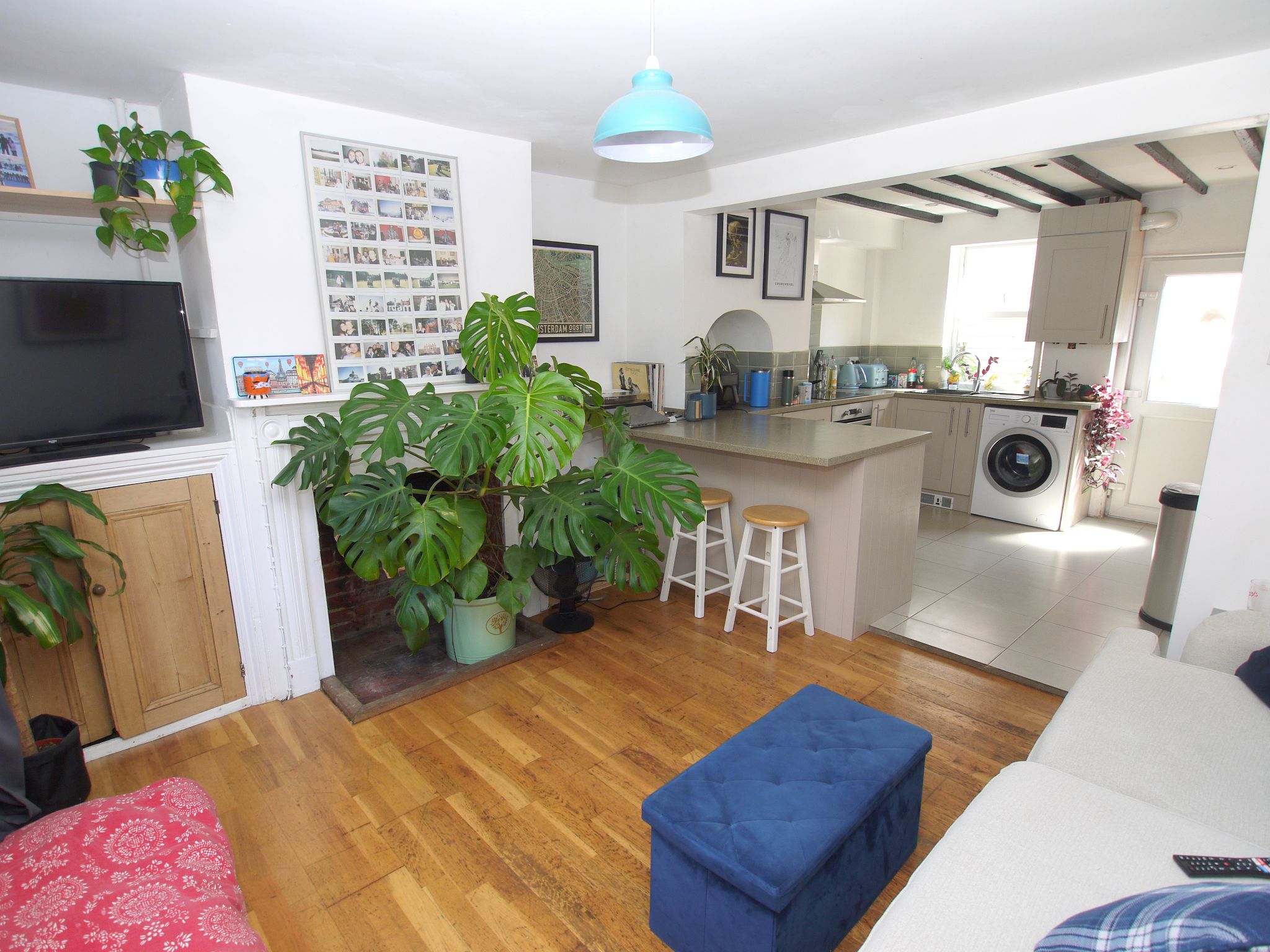 2 bedroom mid terraced house For Sale in Sevenoaks - Property photograph