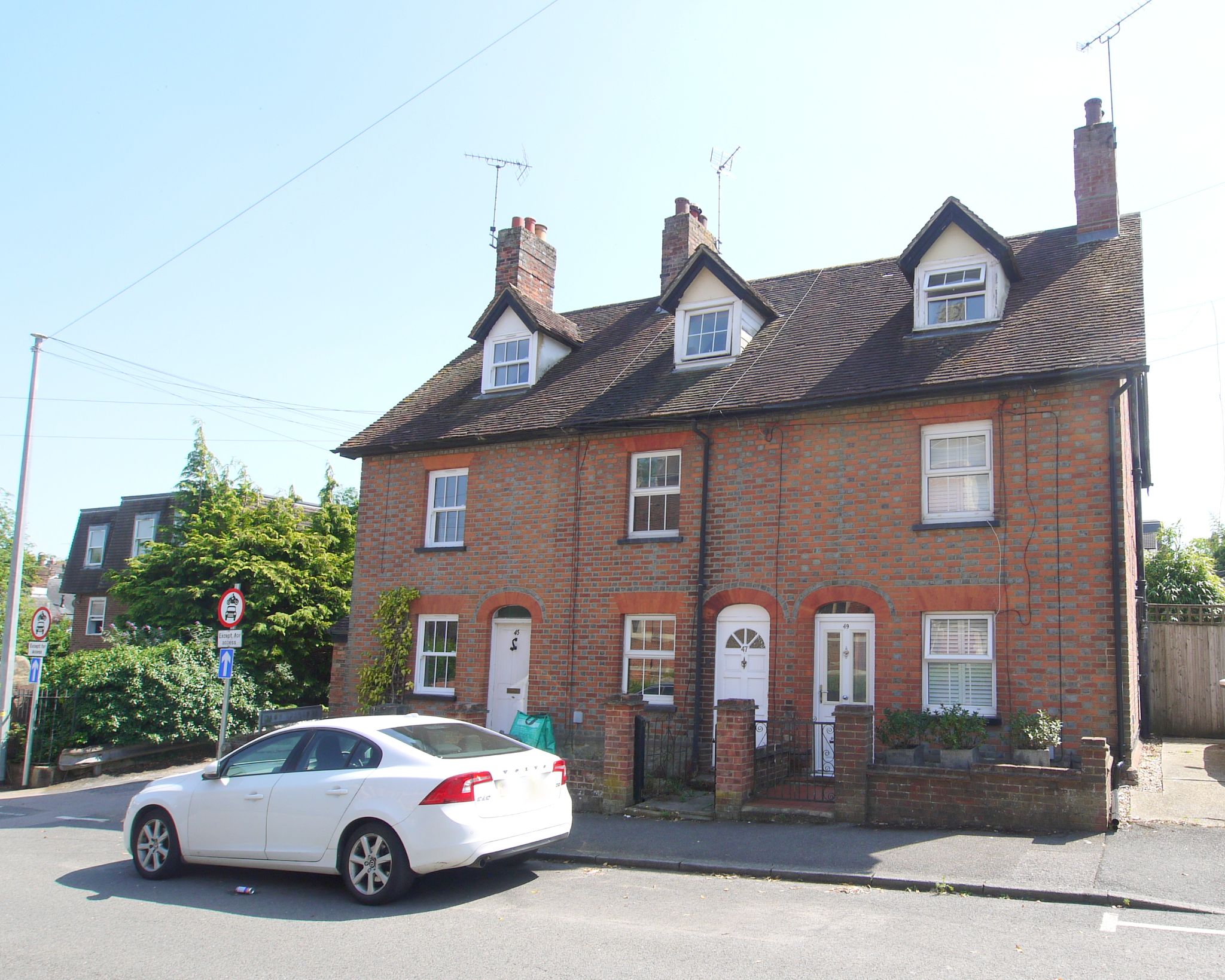 2 bedroom mid terraced house For Sale in Sevenoaks - Property photograph