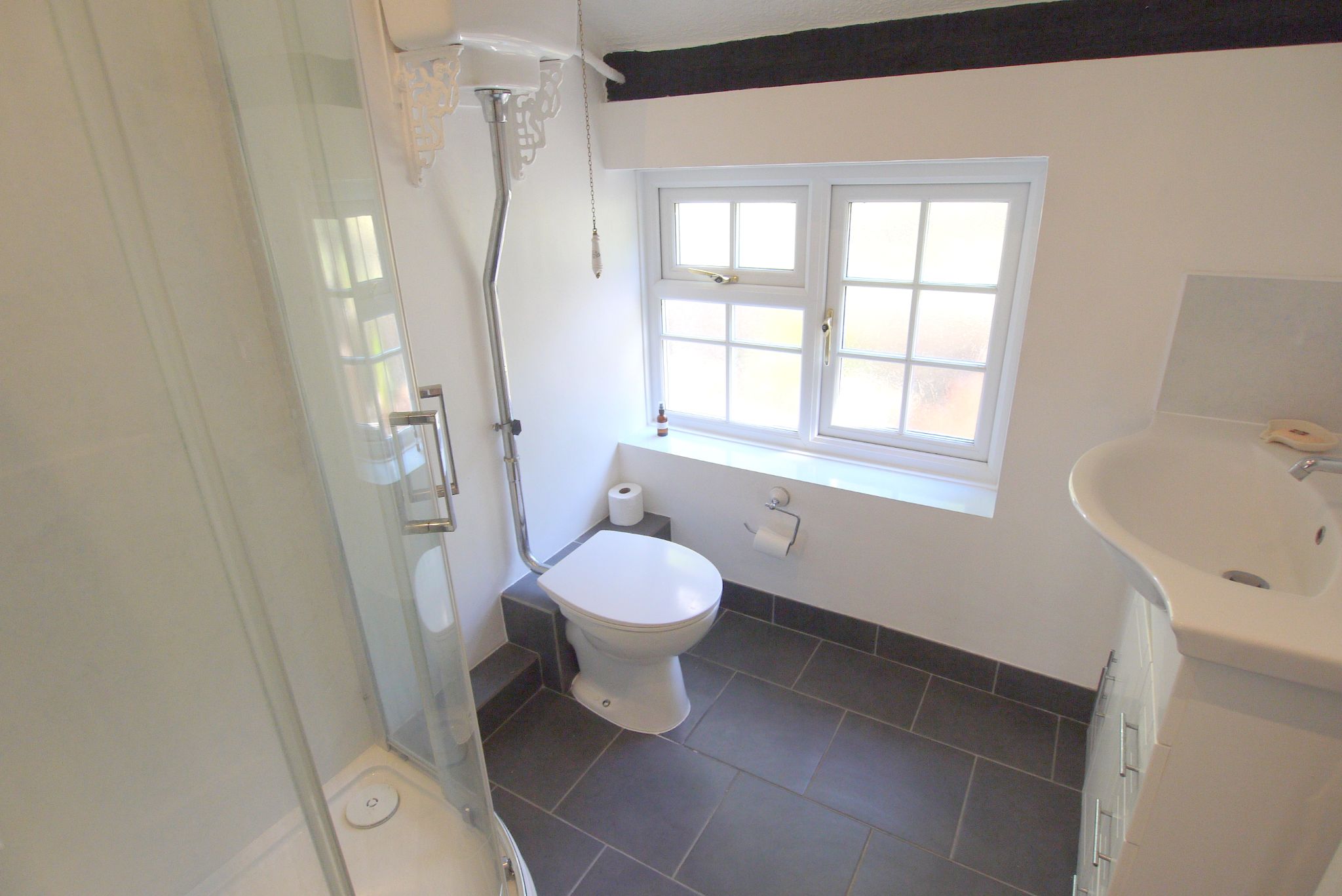 4 bedroom detached bungalow For Sale in Sevenoaks - Photograph 10