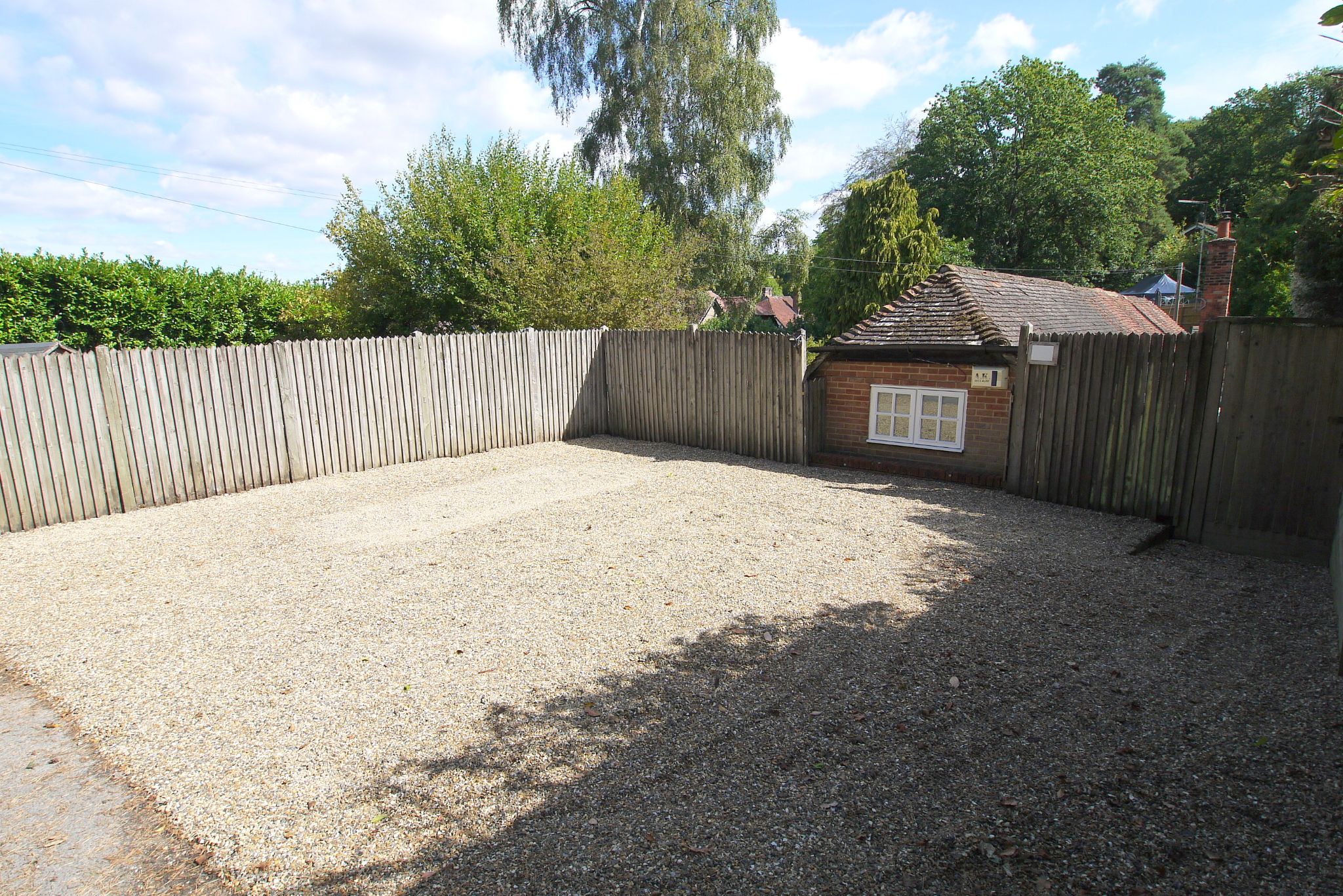 4 bedroom detached bungalow For Sale in Sevenoaks - Photograph 7