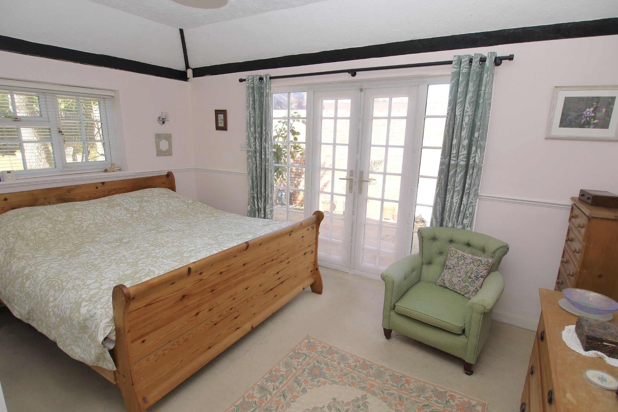 4 bedroom detached bungalow For Sale in Sevenoaks - Photograph 9