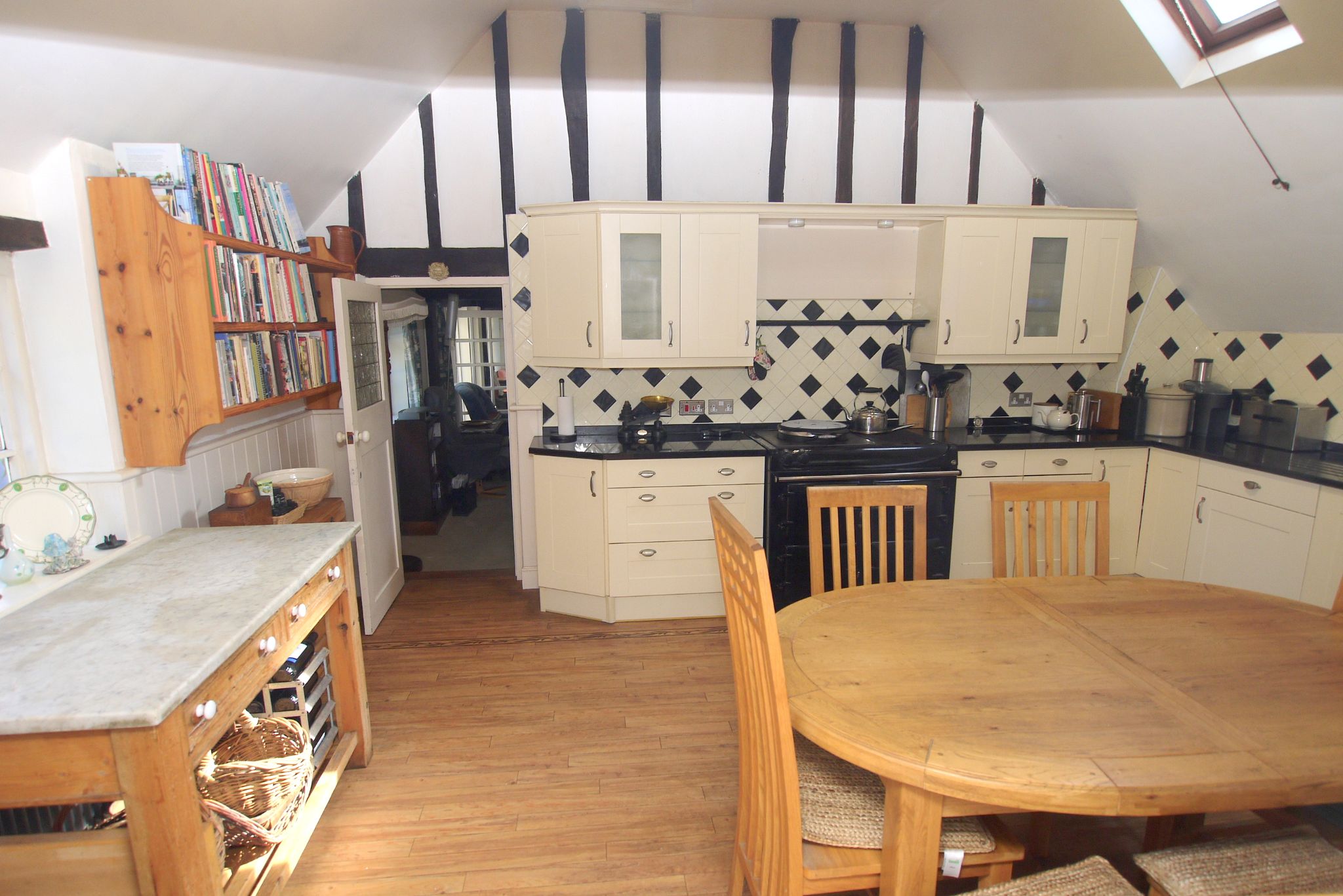4 bedroom detached bungalow For Sale in Sevenoaks - Property photograph