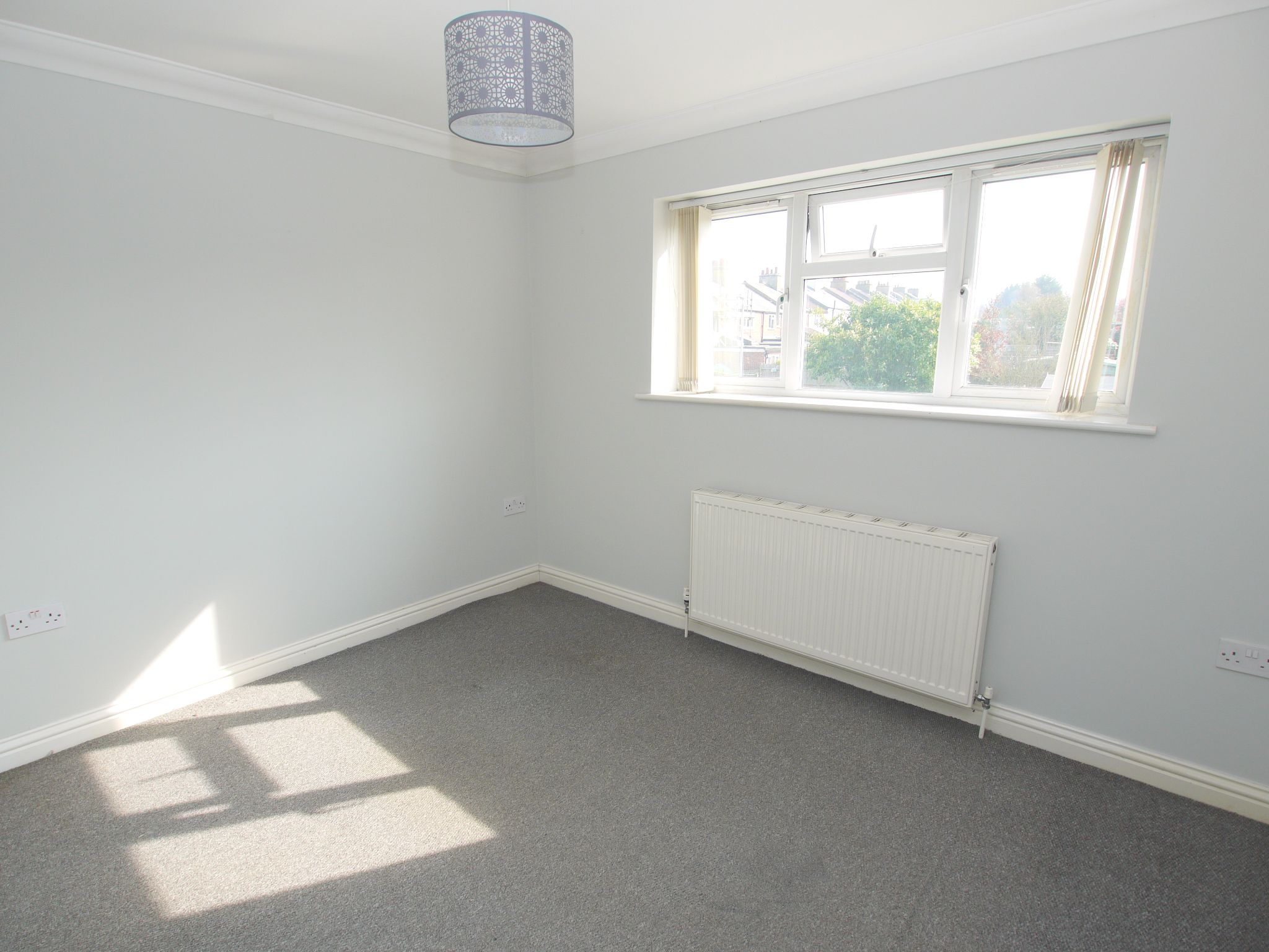 2 bedroom apartment To Let in Sevenoaks - Photograph 4