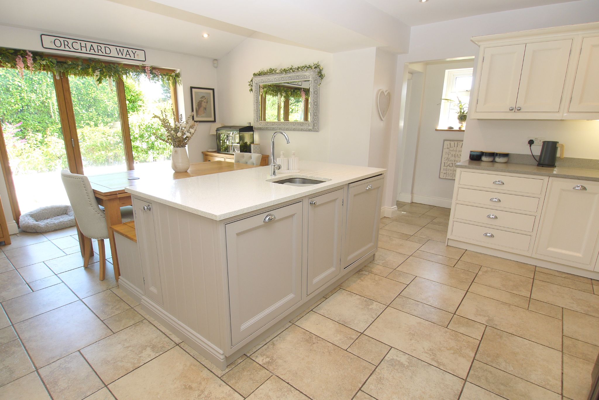 5 bedroom semi-detached house For Sale in Sevenoaks - Photograph 6