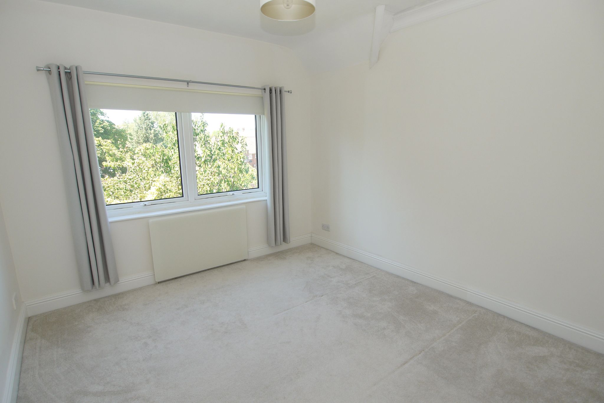 3 bedroom semi-detached house For Sale in Sevenoaks - Photograph 7