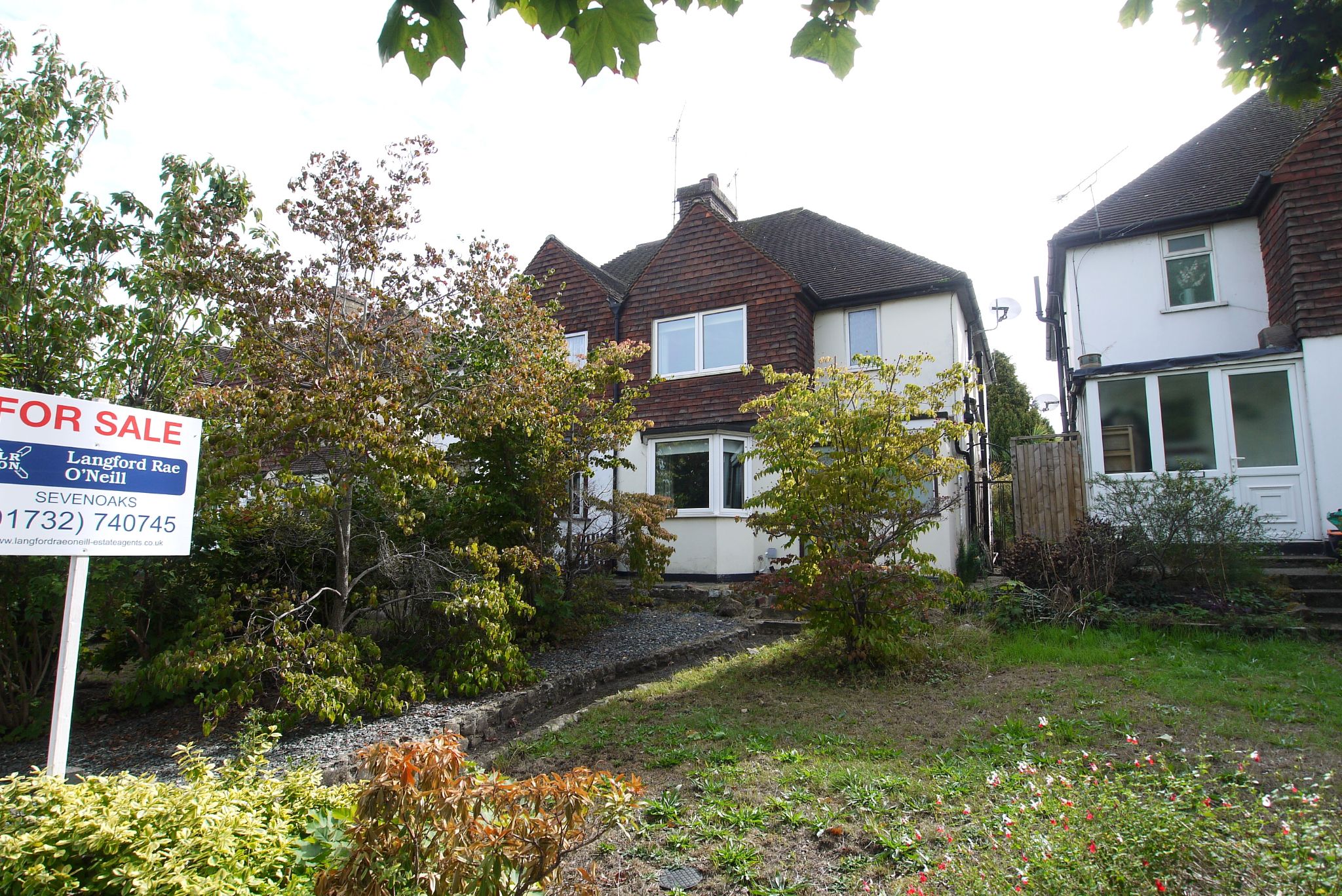 3 bedroom semi-detached house For Sale in Sevenoaks - Photograph 1