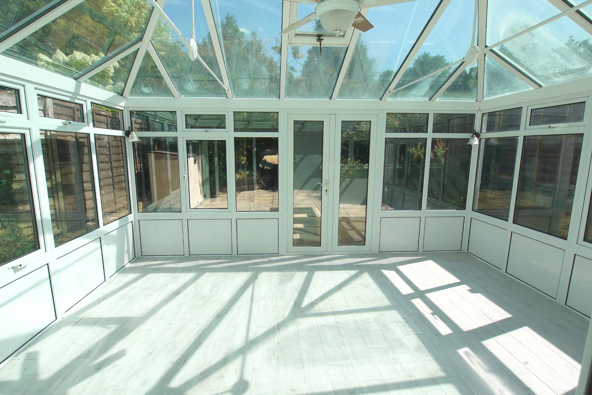 3 bedroom semi-detached house For Sale in Sevenoaks - Photograph 4
