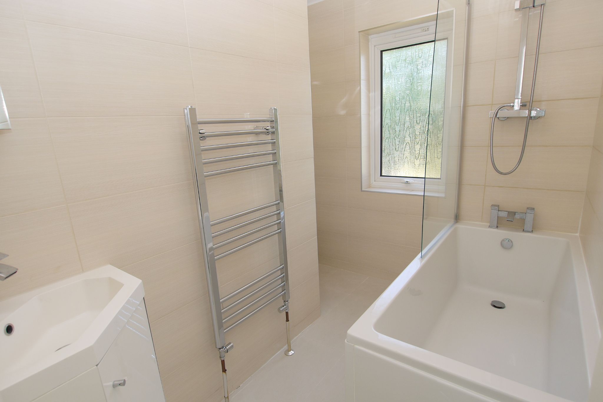 3 bedroom semi-detached house For Sale in Sevenoaks - Photograph 9