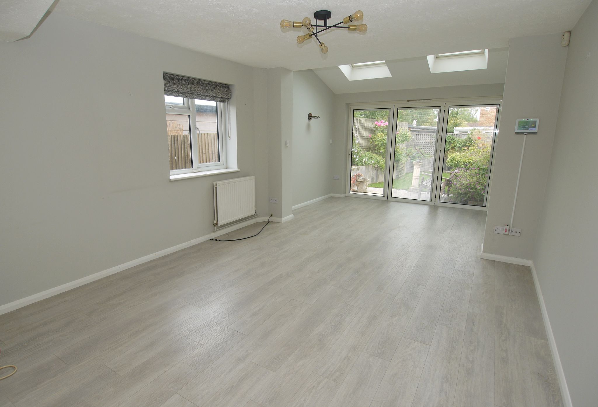 2 bedroom semi-detached house For Sale in Sevenoaks - Property photograph