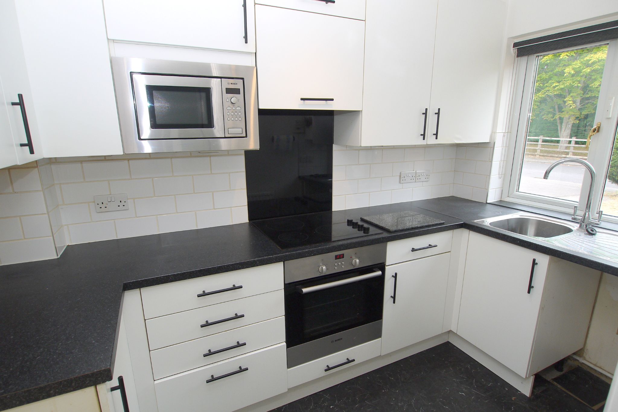 2 bedroom semi-detached house For Sale in Sevenoaks - Property photograph