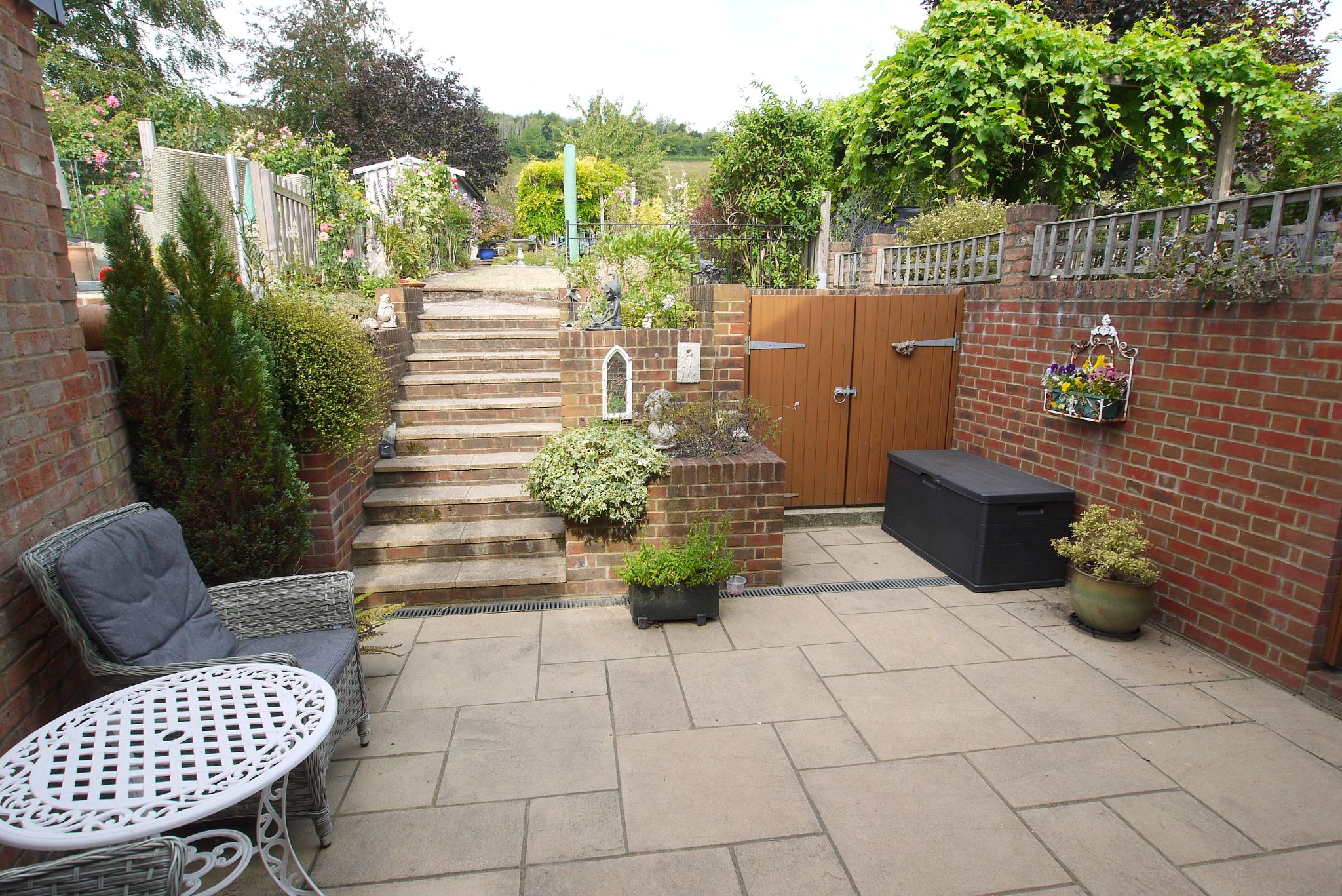 2 bedroom mid terraced house For Sale in Sevenoaks - Photograph 8