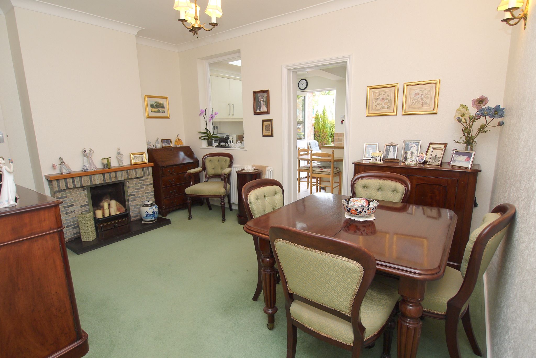 2 bedroom mid terraced house For Sale in Sevenoaks - Photograph 4