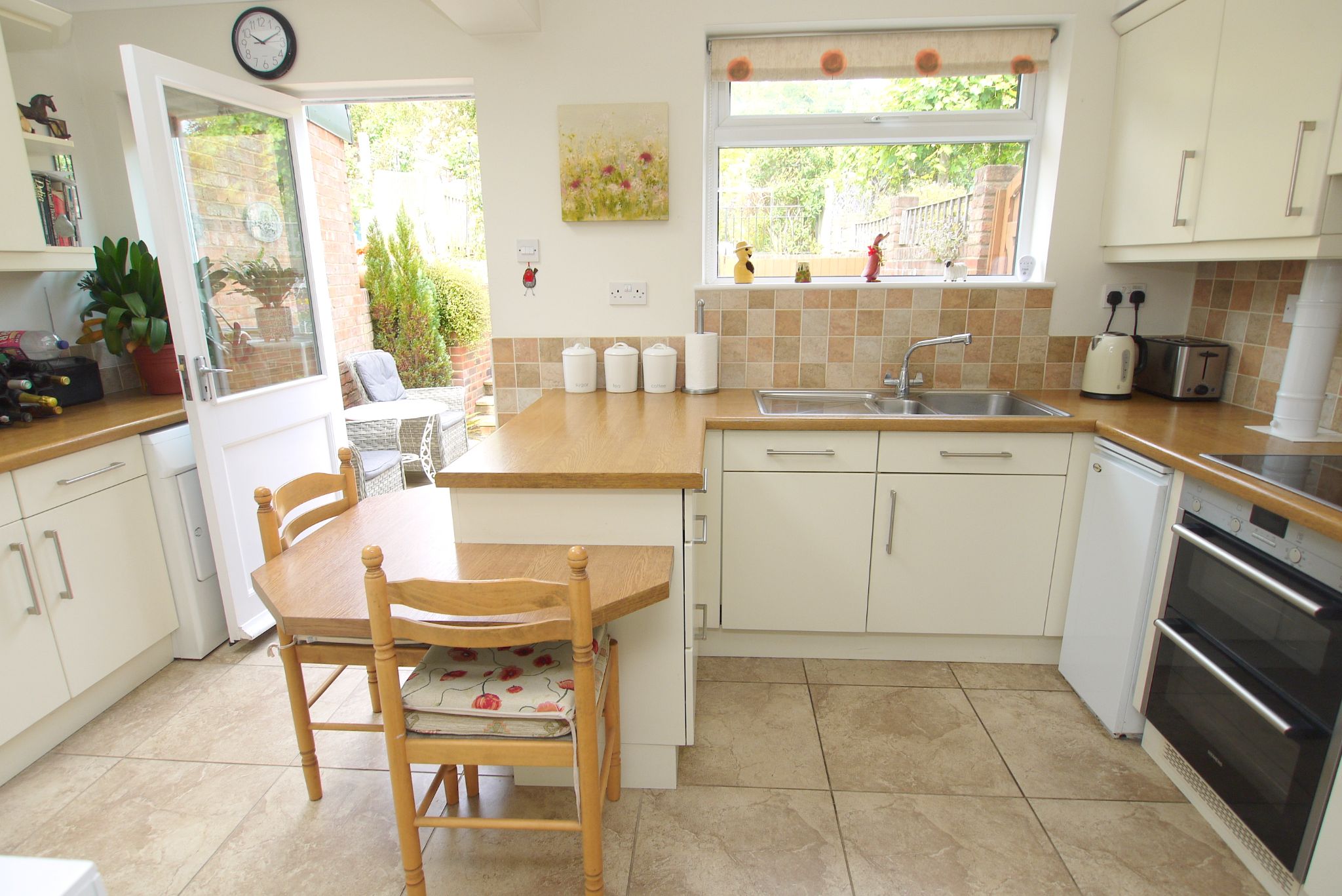 2 bedroom mid terraced house For Sale in Sevenoaks - Property photograph
