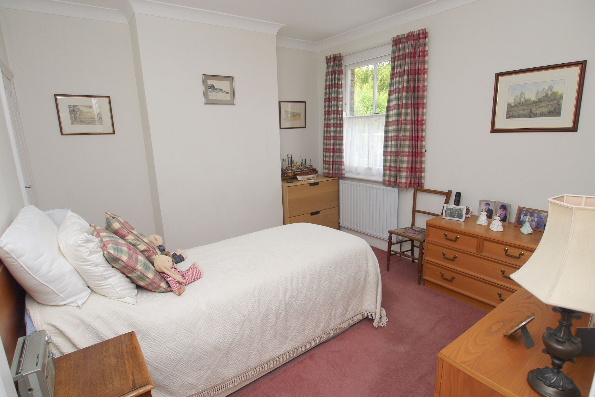 2 bedroom mid terraced house For Sale in Sevenoaks - Photograph 6