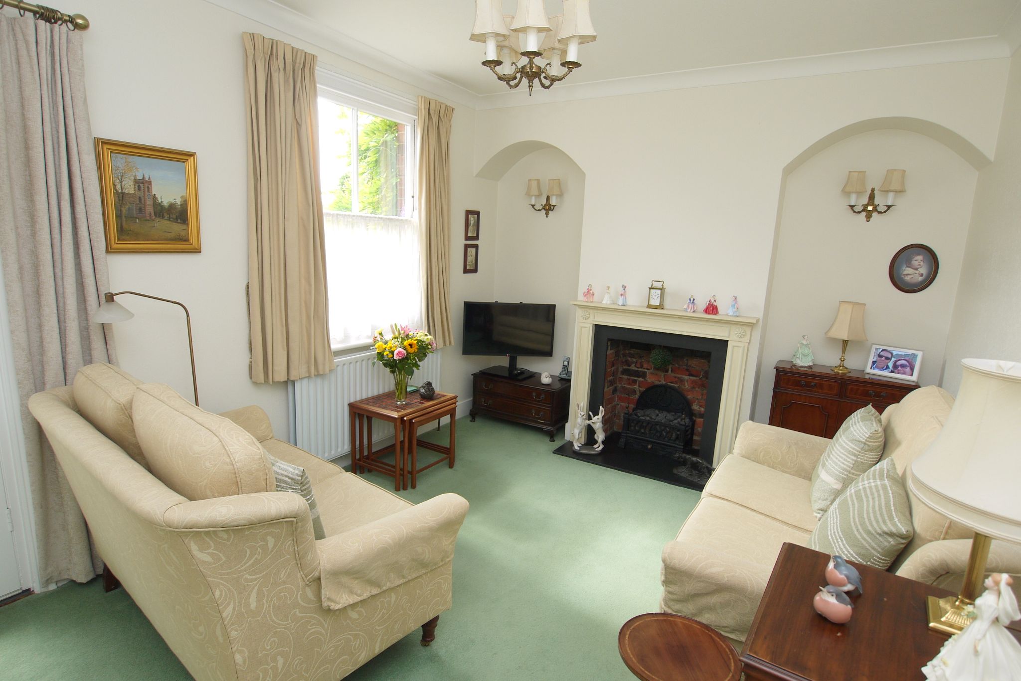 2 bedroom mid terraced house For Sale in Sevenoaks - Property photograph