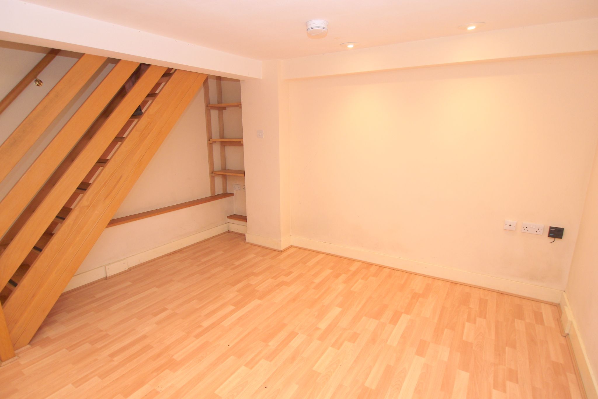 2 bedroom mid terraced house For Sale in Sevenoaks - Photograph 8