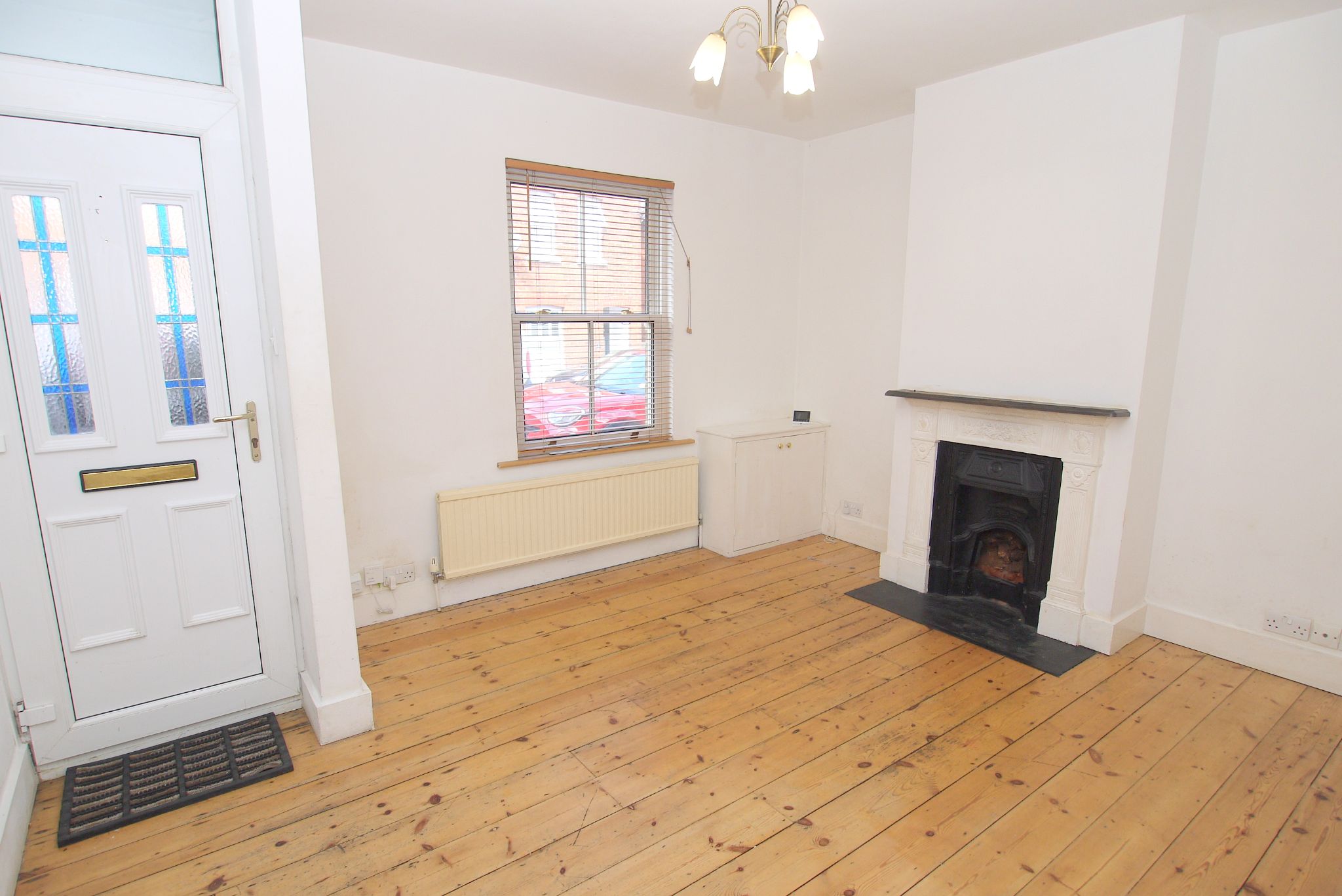2 bedroom mid terraced house For Sale in Sevenoaks - Property photograph