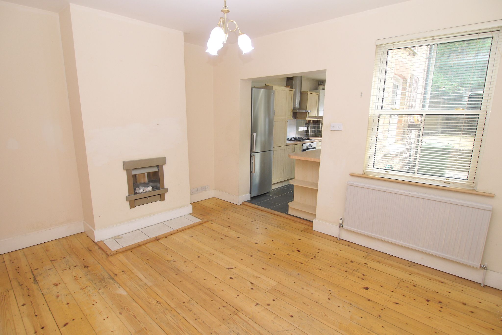 2 bedroom mid terraced house For Sale in Sevenoaks - Photograph 4