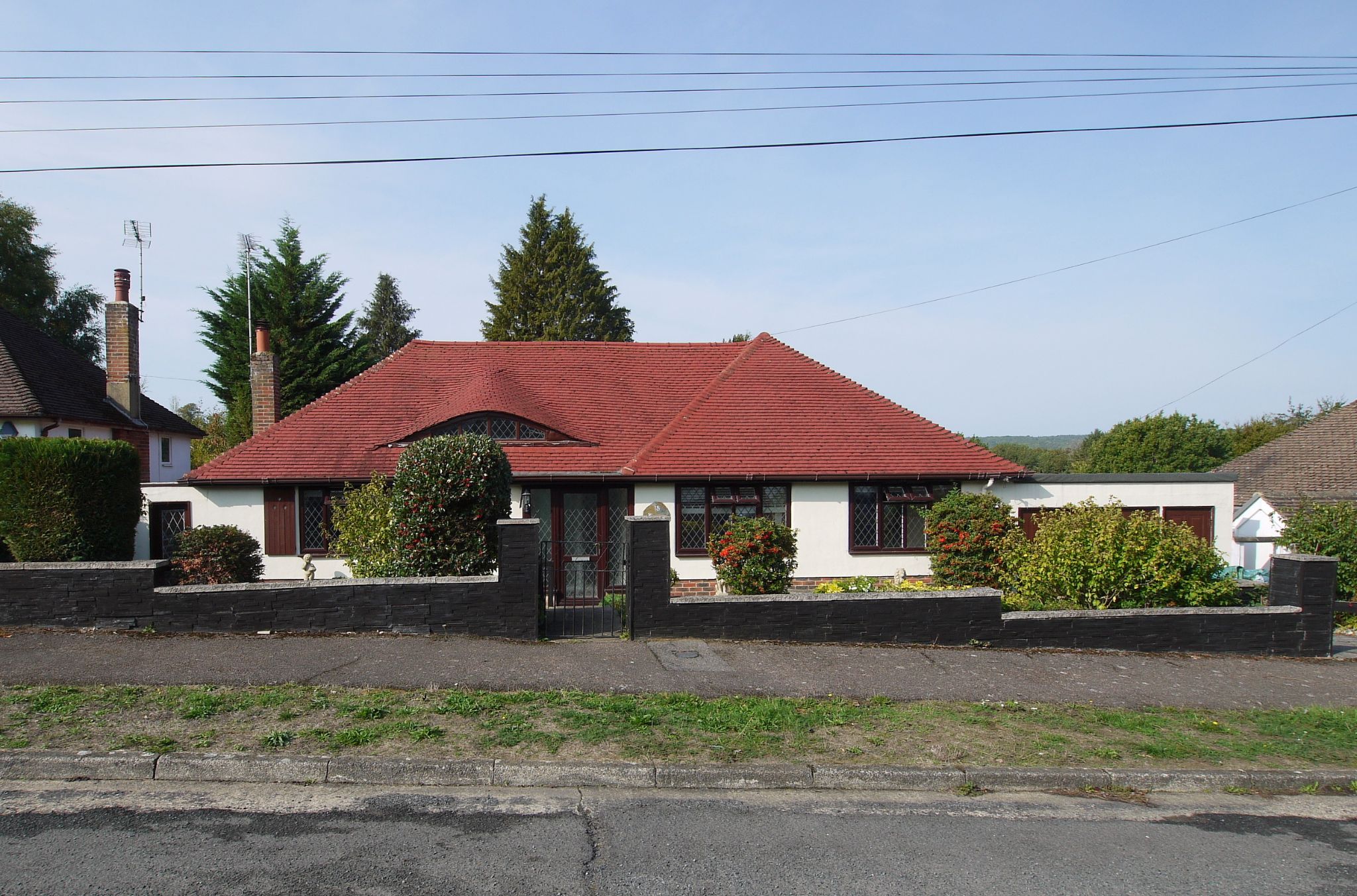 3 bedroom detached bungalow For Sale in Sevenoaks - Property photograph