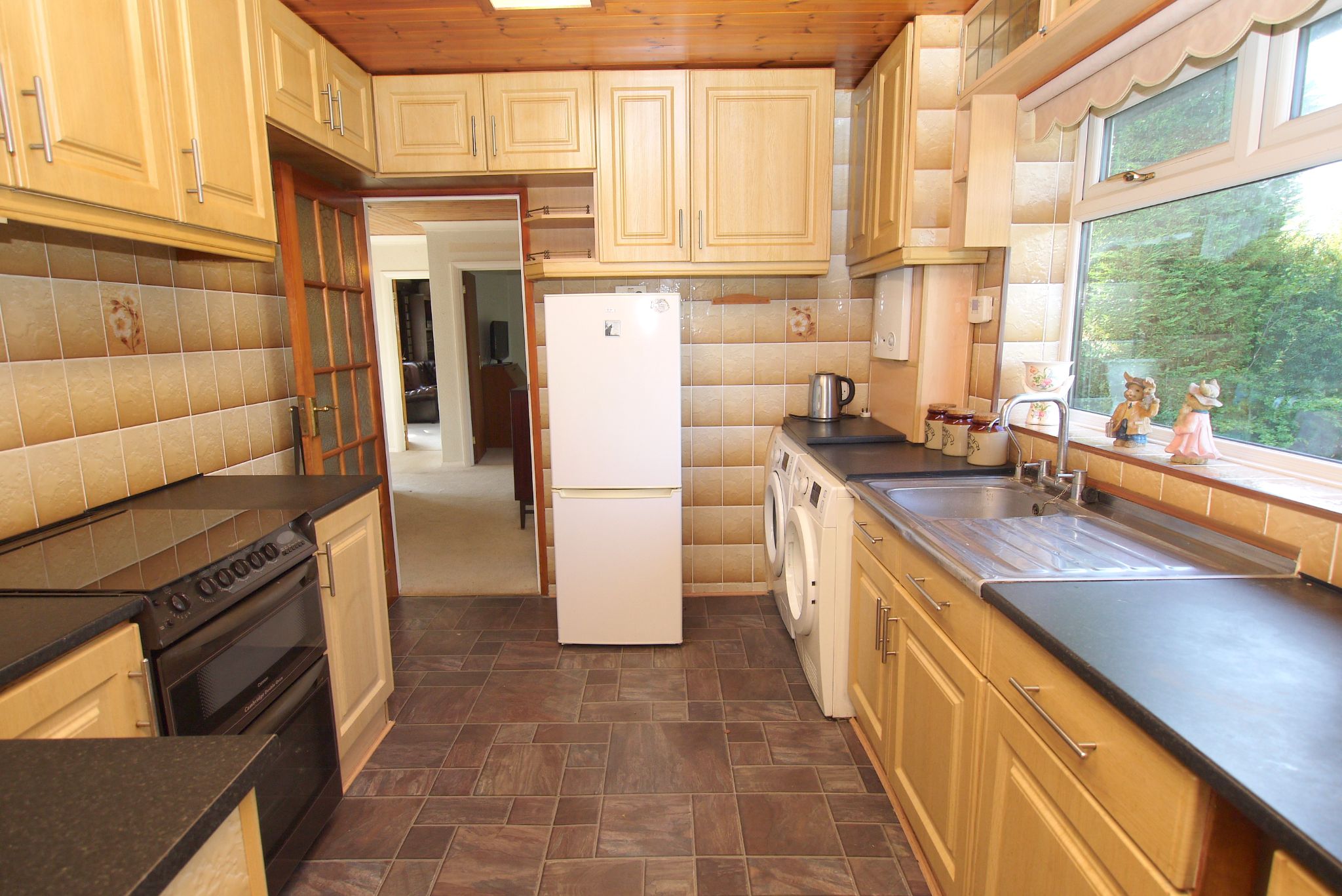 3 bedroom detached bungalow For Sale in Sevenoaks - Photograph 10