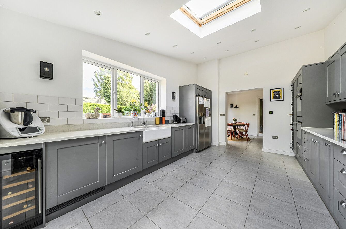 4 bedroom semi-detached house For Sale in Sevenoaks - Property photograph