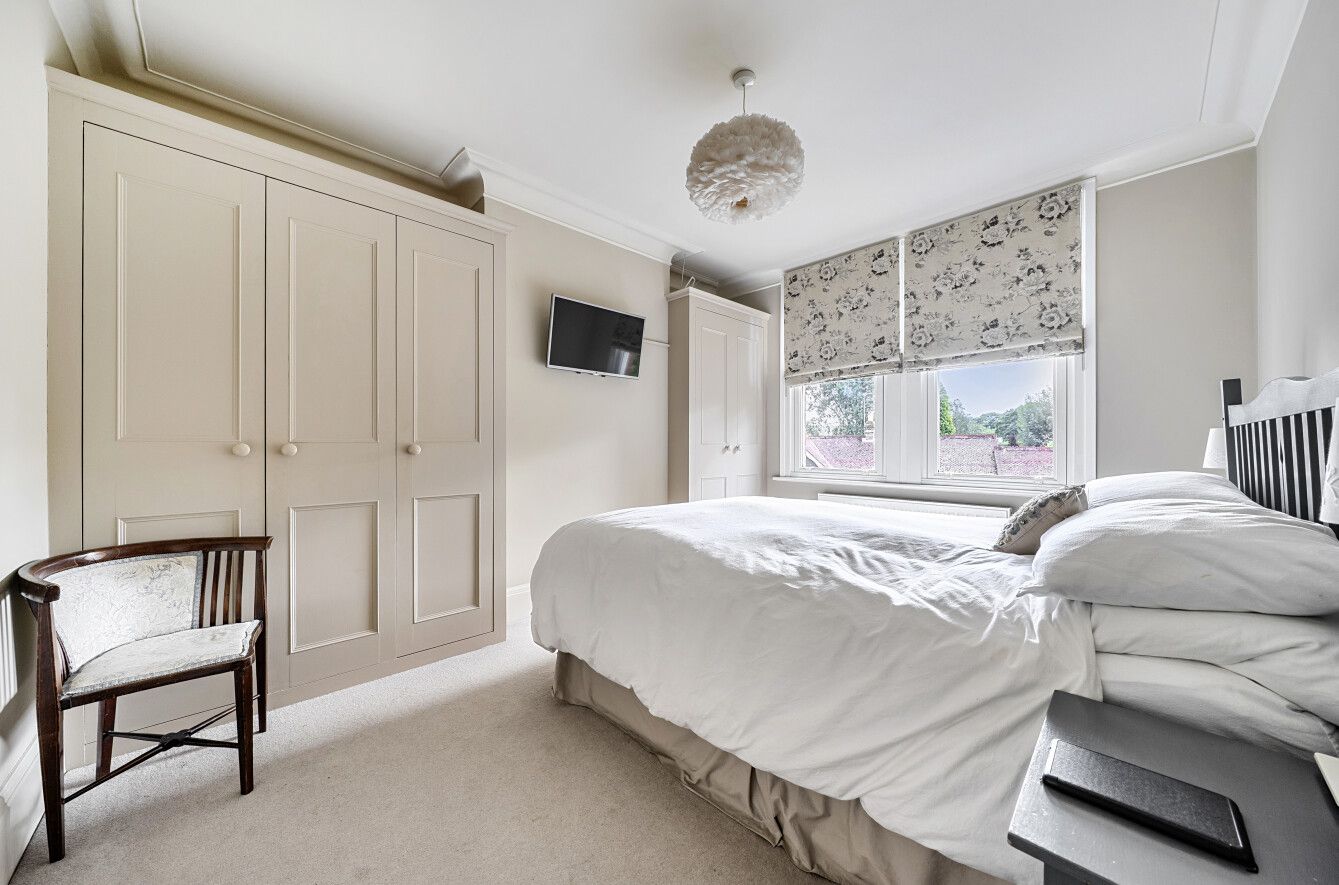 4 bedroom semi-detached house For Sale in Sevenoaks - Photograph 8