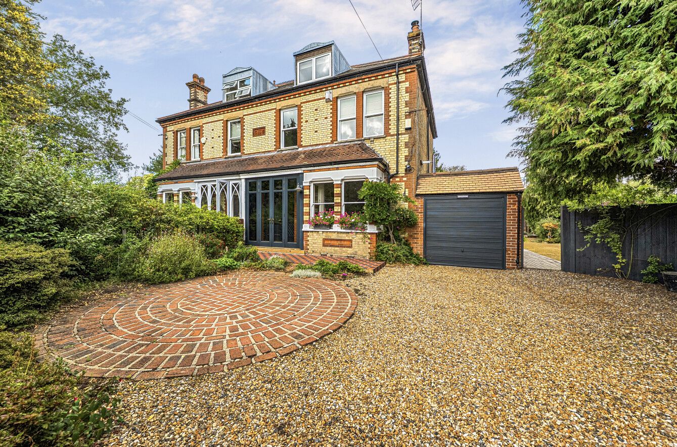 4 bedroom semi-detached house For Sale in Sevenoaks - Property photograph