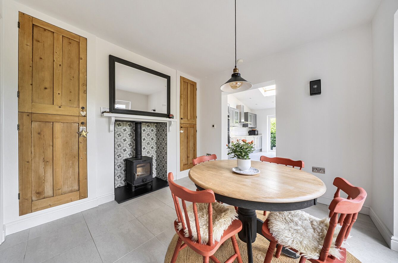 4 bedroom semi-detached house For Sale in Sevenoaks - Photograph 5