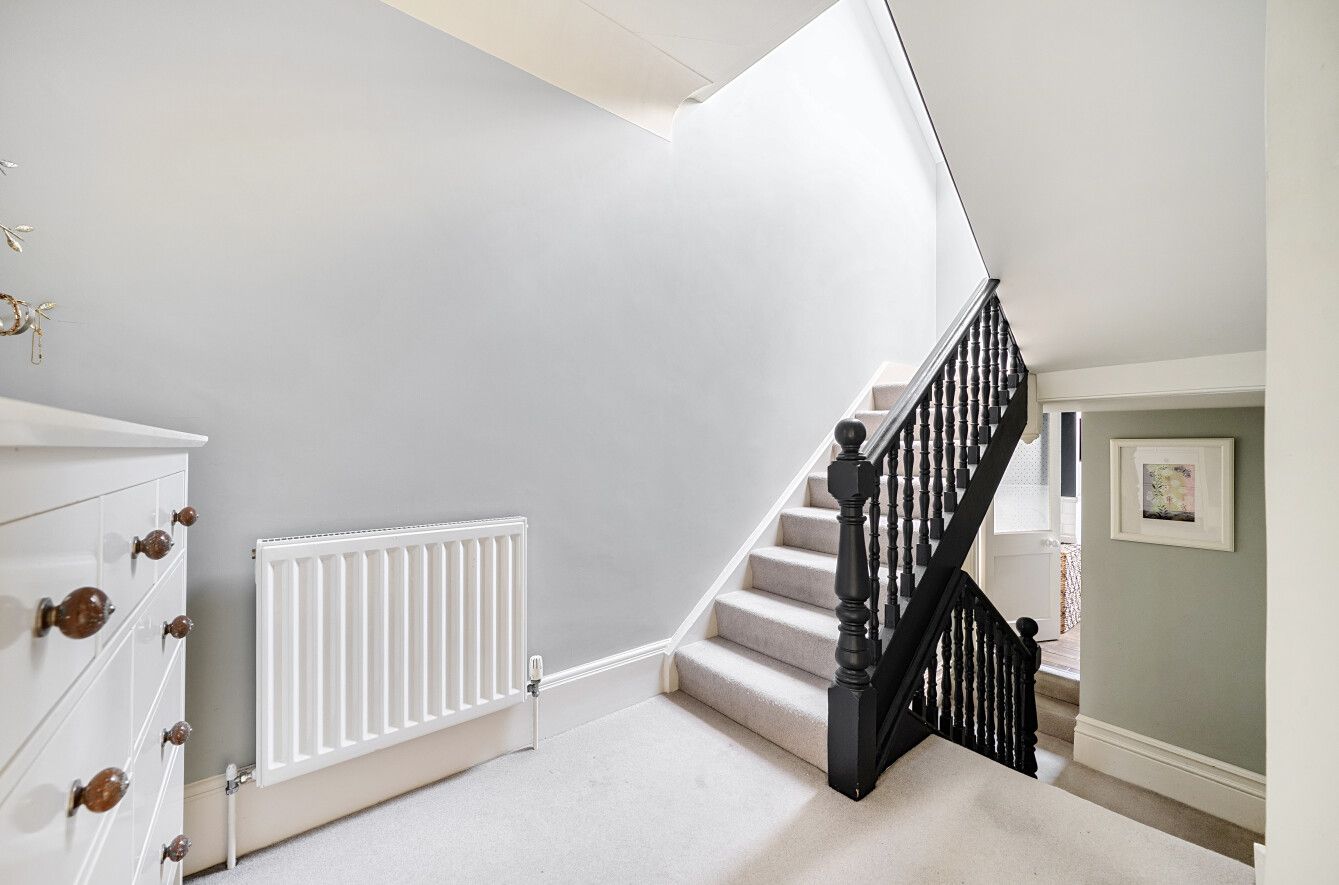 4 bedroom semi-detached house For Sale in Sevenoaks - Photograph 6