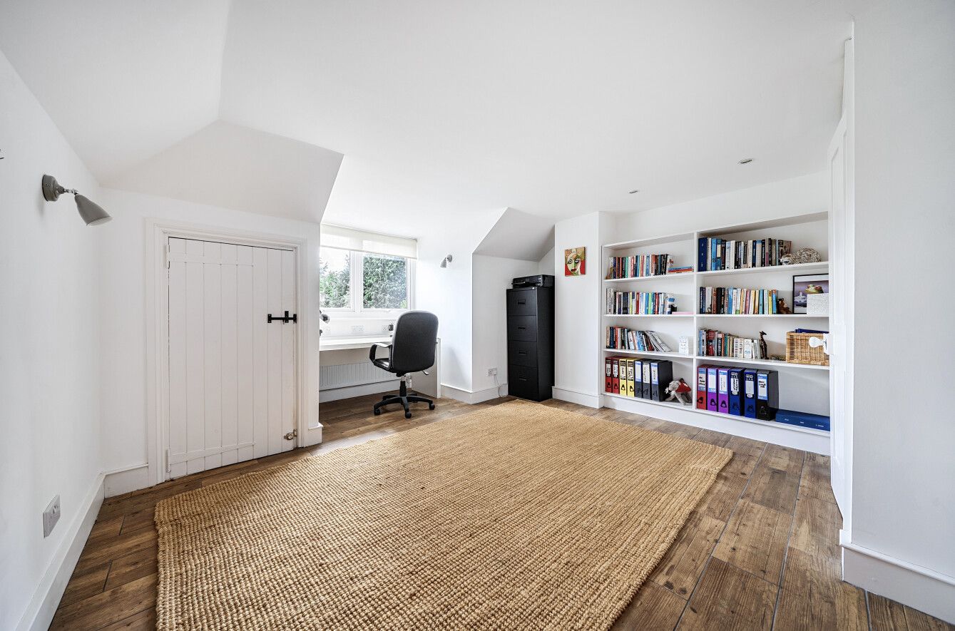 4 bedroom semi-detached house For Sale in Sevenoaks - Photograph 10