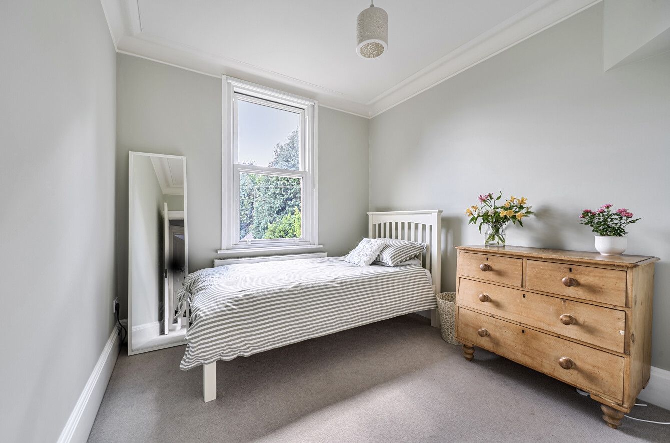 4 bedroom semi-detached house For Sale in Sevenoaks - Photograph 9