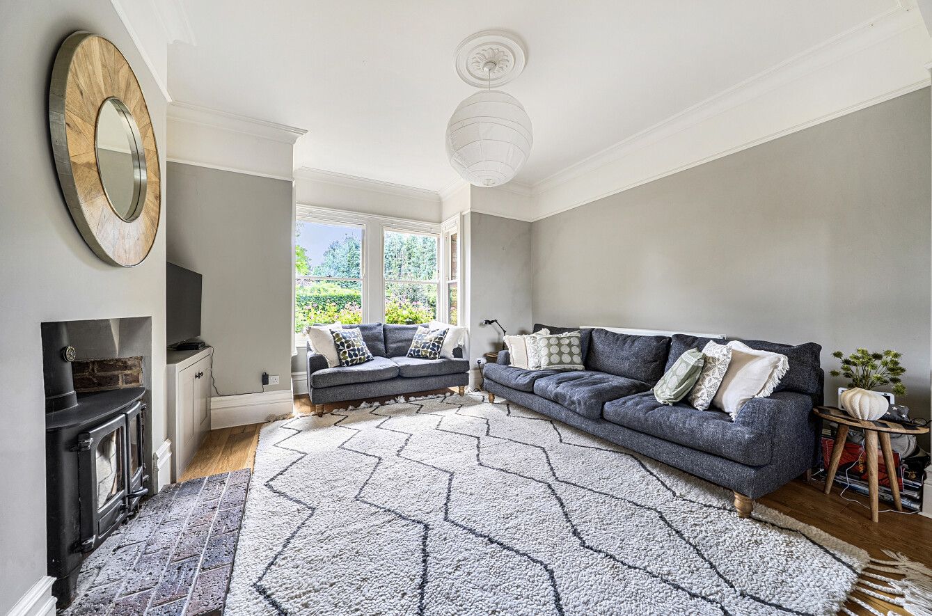 4 bedroom semi-detached house For Sale in Sevenoaks - Property photograph