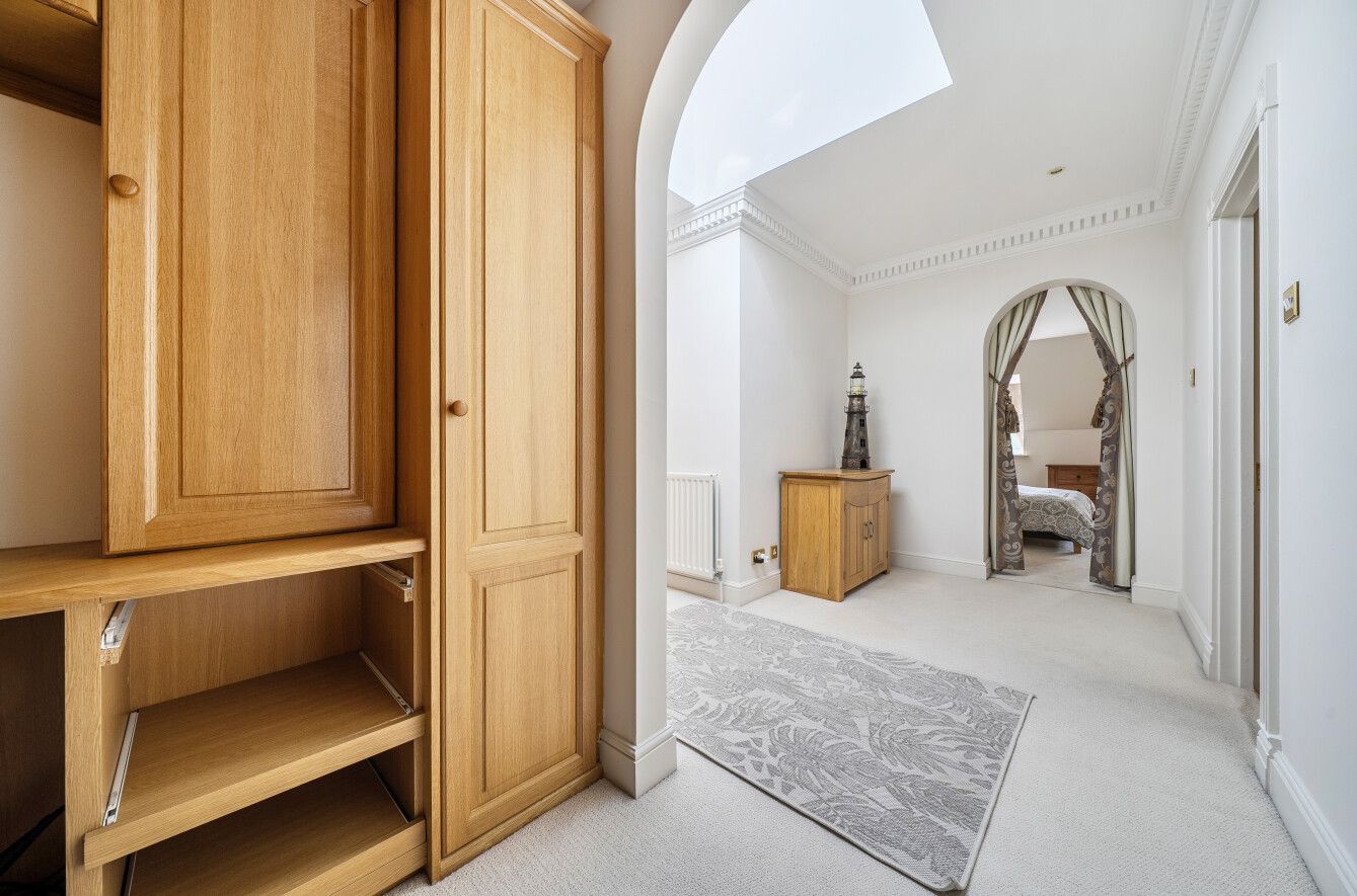 2 bedroom apartment For Sale in Sevenoaks - Photograph 11