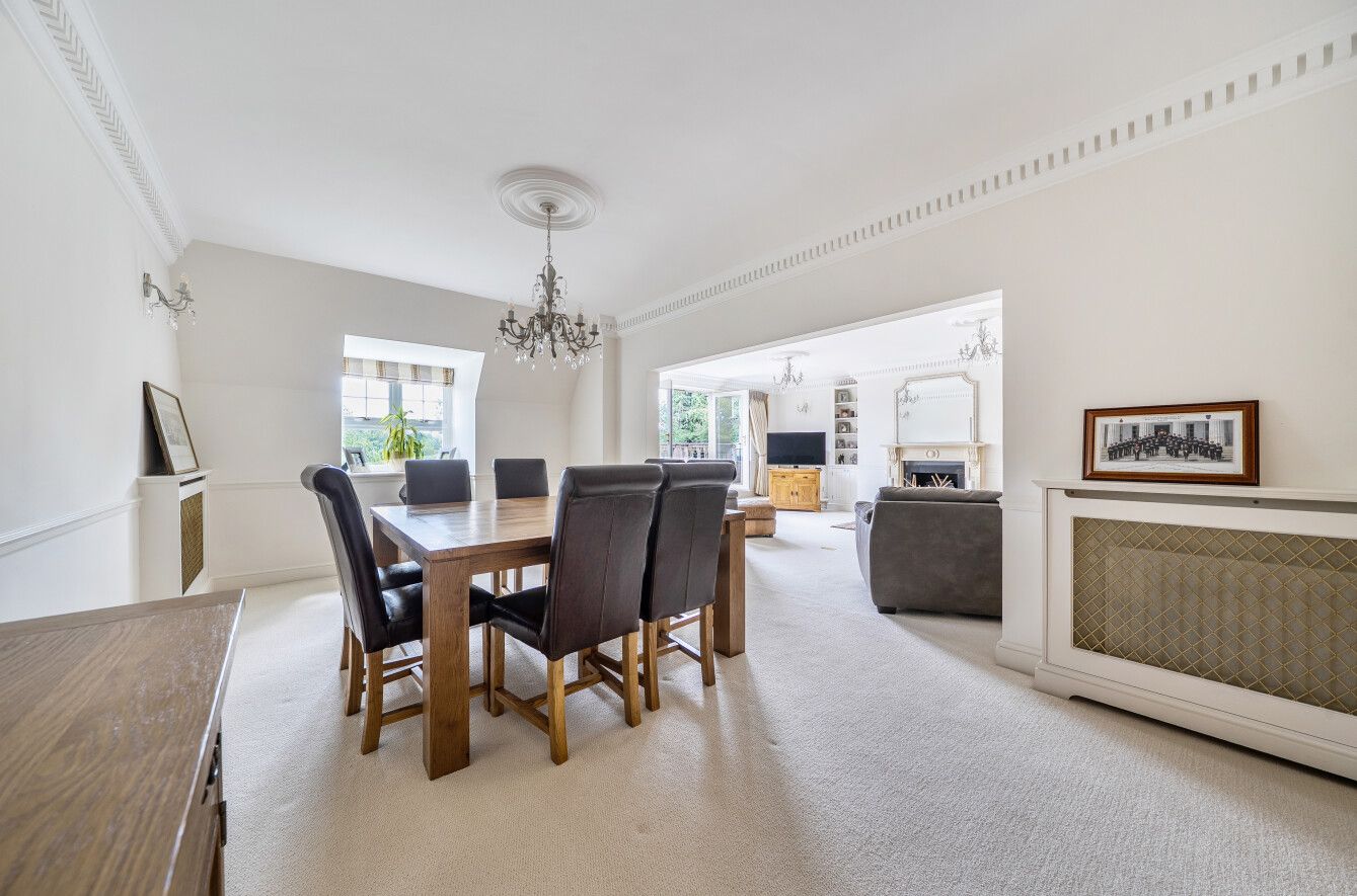 2 bedroom apartment For Sale in Sevenoaks - Photograph 6