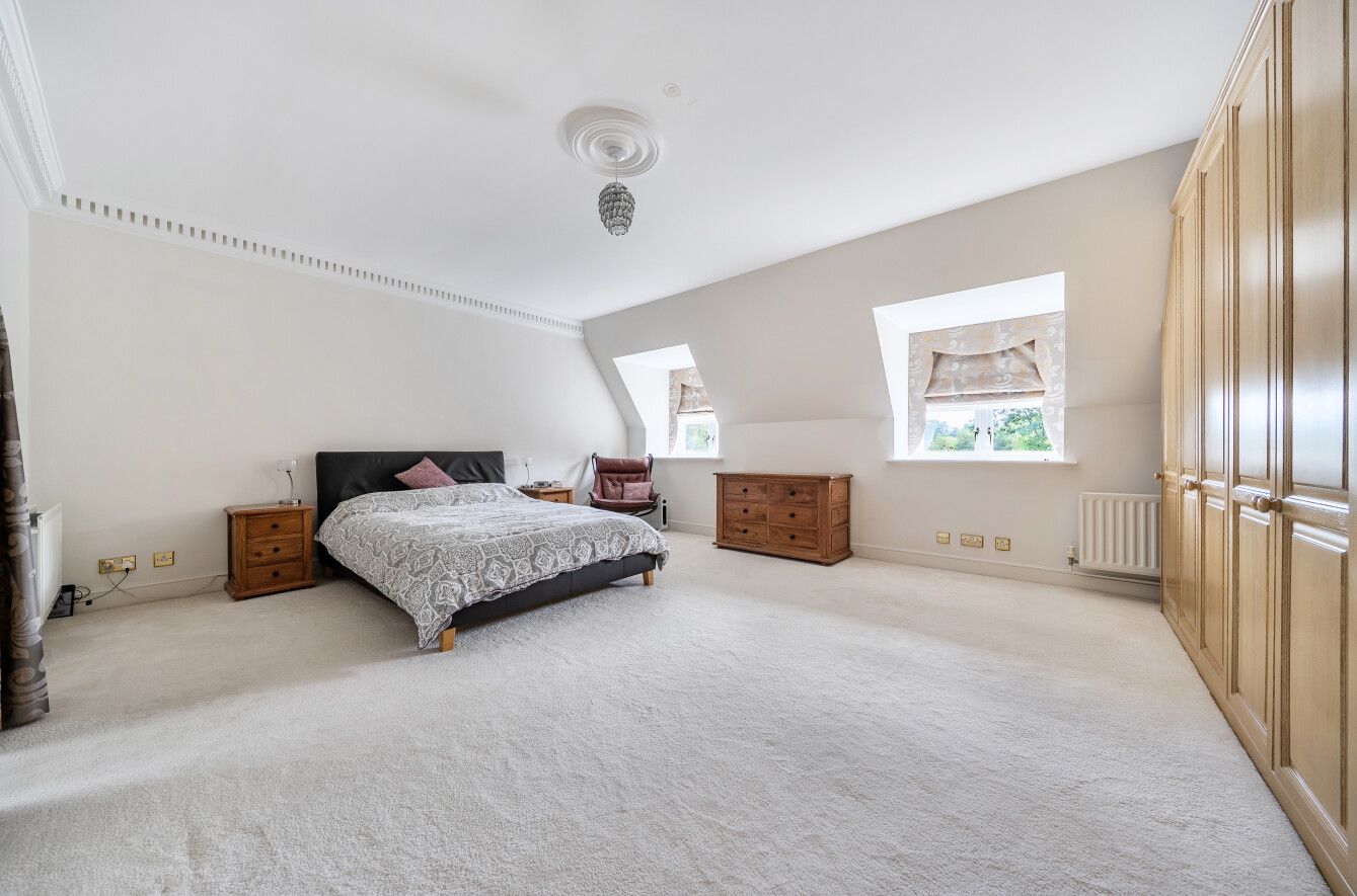 2 bedroom apartment For Sale in Sevenoaks - Photograph 7