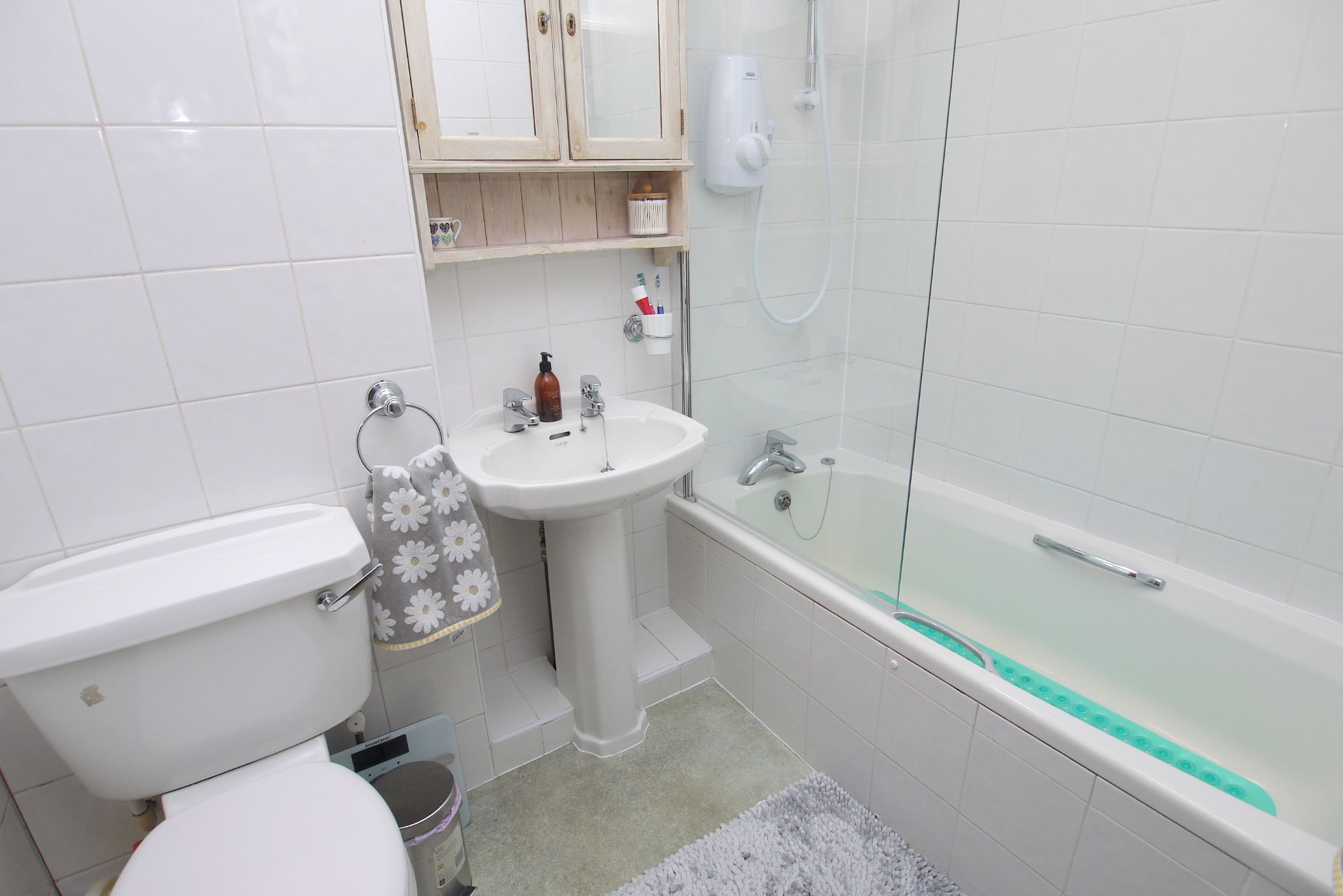 4 bedroom mid terraced house For Sale in Sevenoaks - Photograph 9