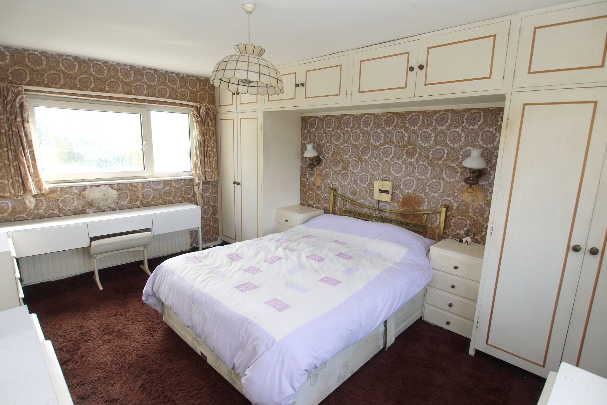 4 bedroom detached house For Sale in Sevenoaks - Photograph 3