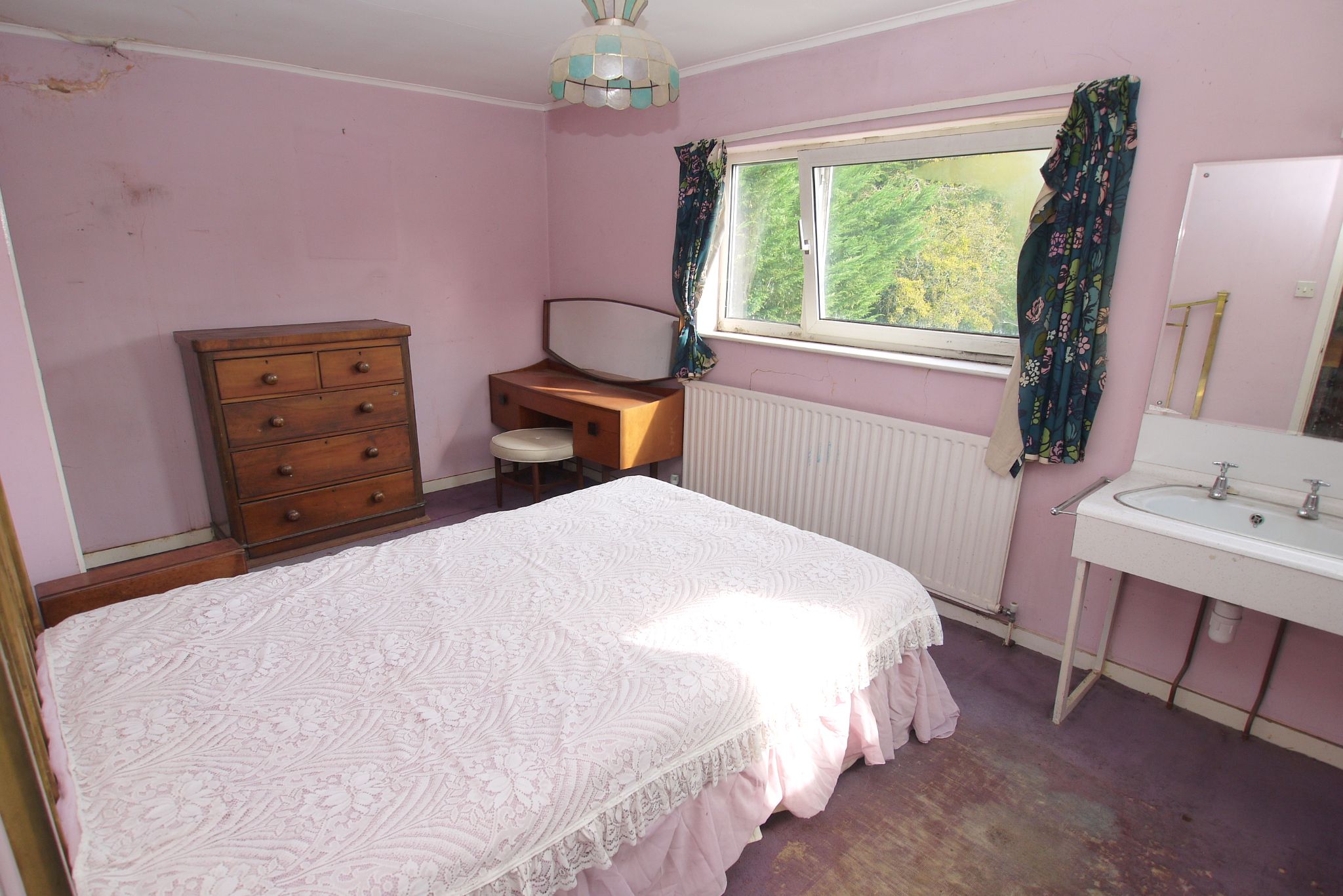 4 bedroom detached house For Sale in Sevenoaks - Photograph 8