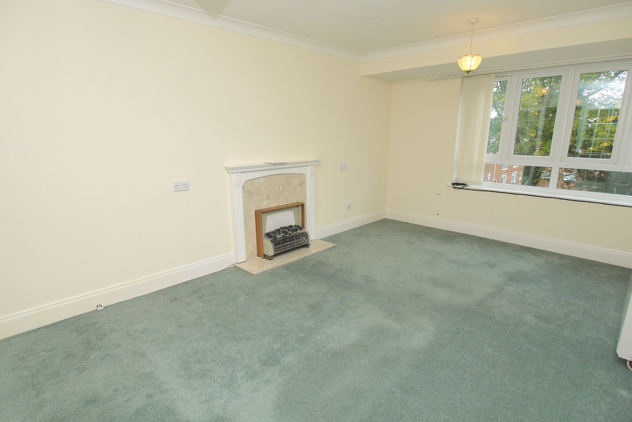 2 bedroom apartment For Sale in Sevenoaks - Property photograph