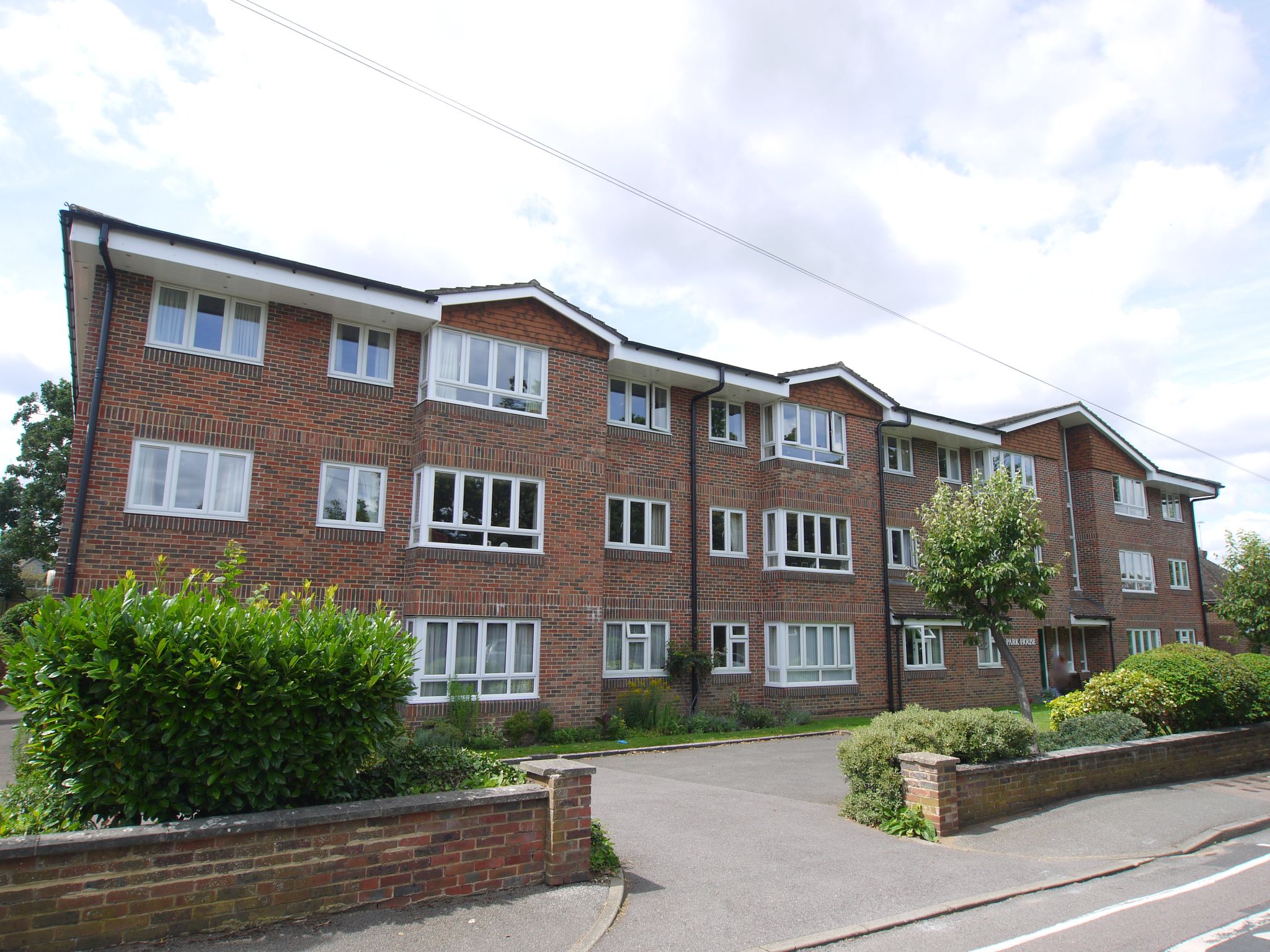 2 bedroom apartment For Sale in Sevenoaks - Property photograph