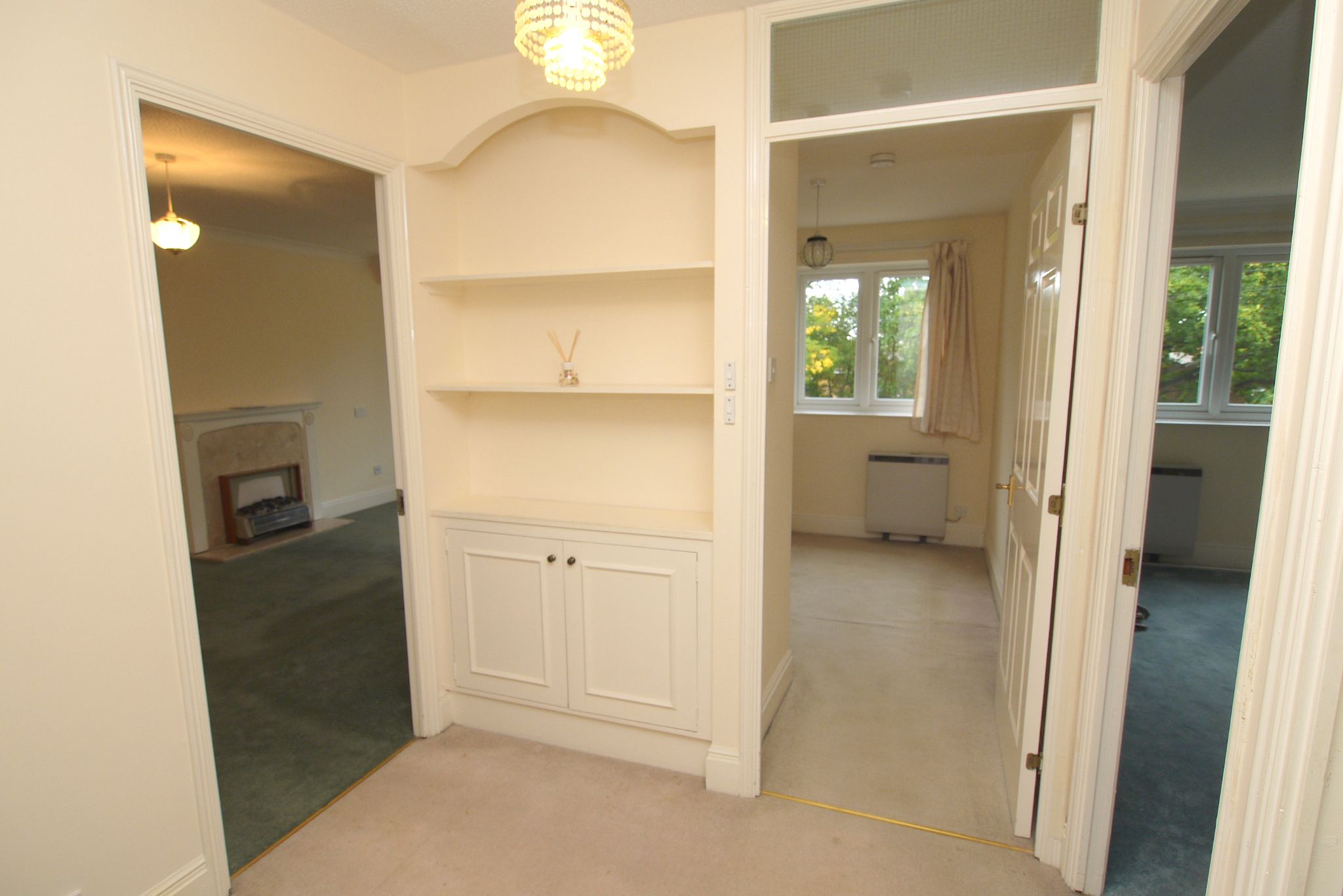 2 bedroom apartment For Sale in Sevenoaks - Photograph 6