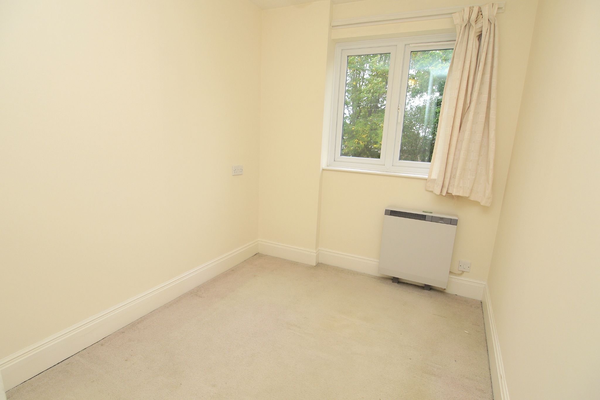 2 bedroom apartment For Sale in Sevenoaks - Photograph 5