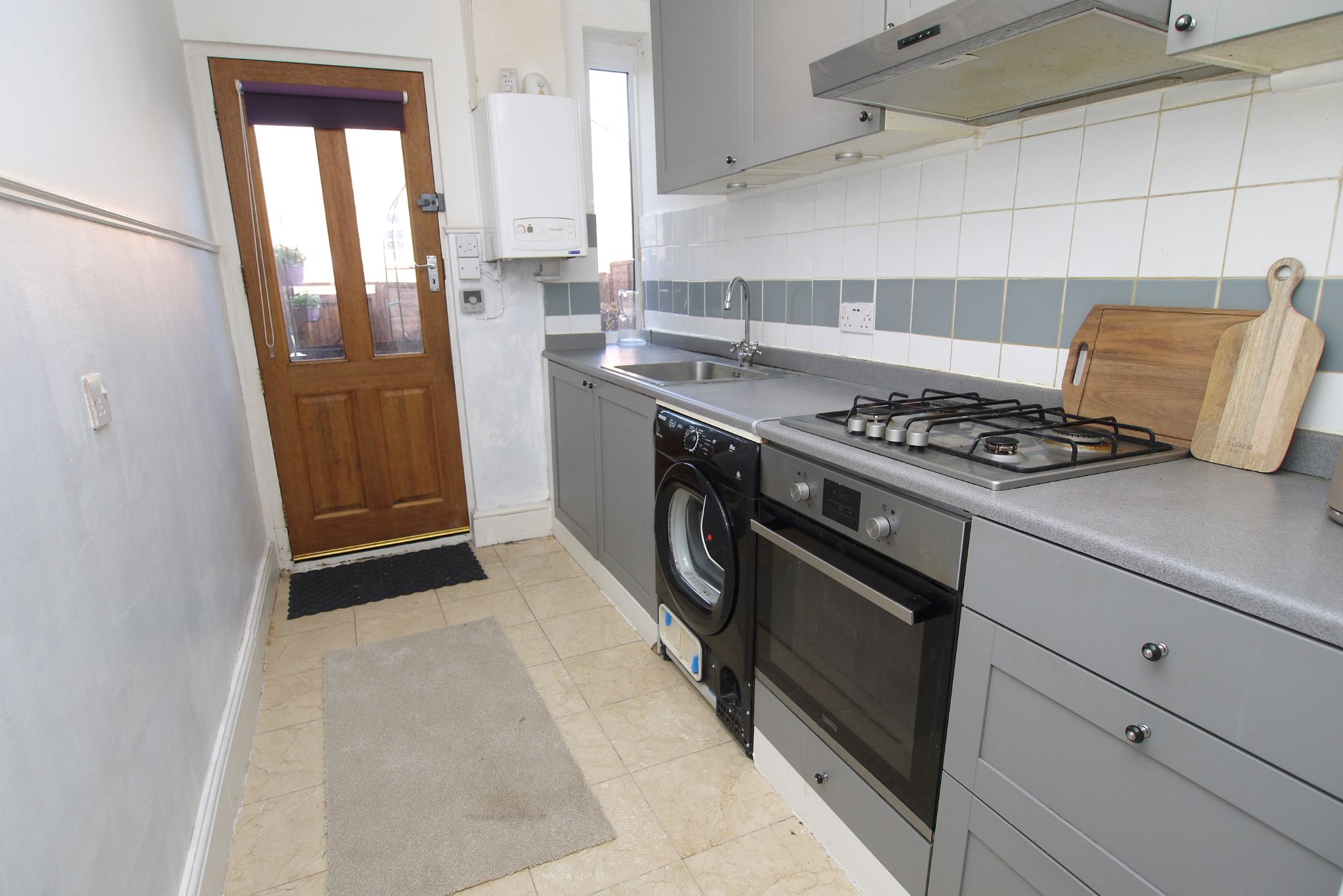 3 bedroom mid terraced house For Sale in Sevenoaks - Photograph 5