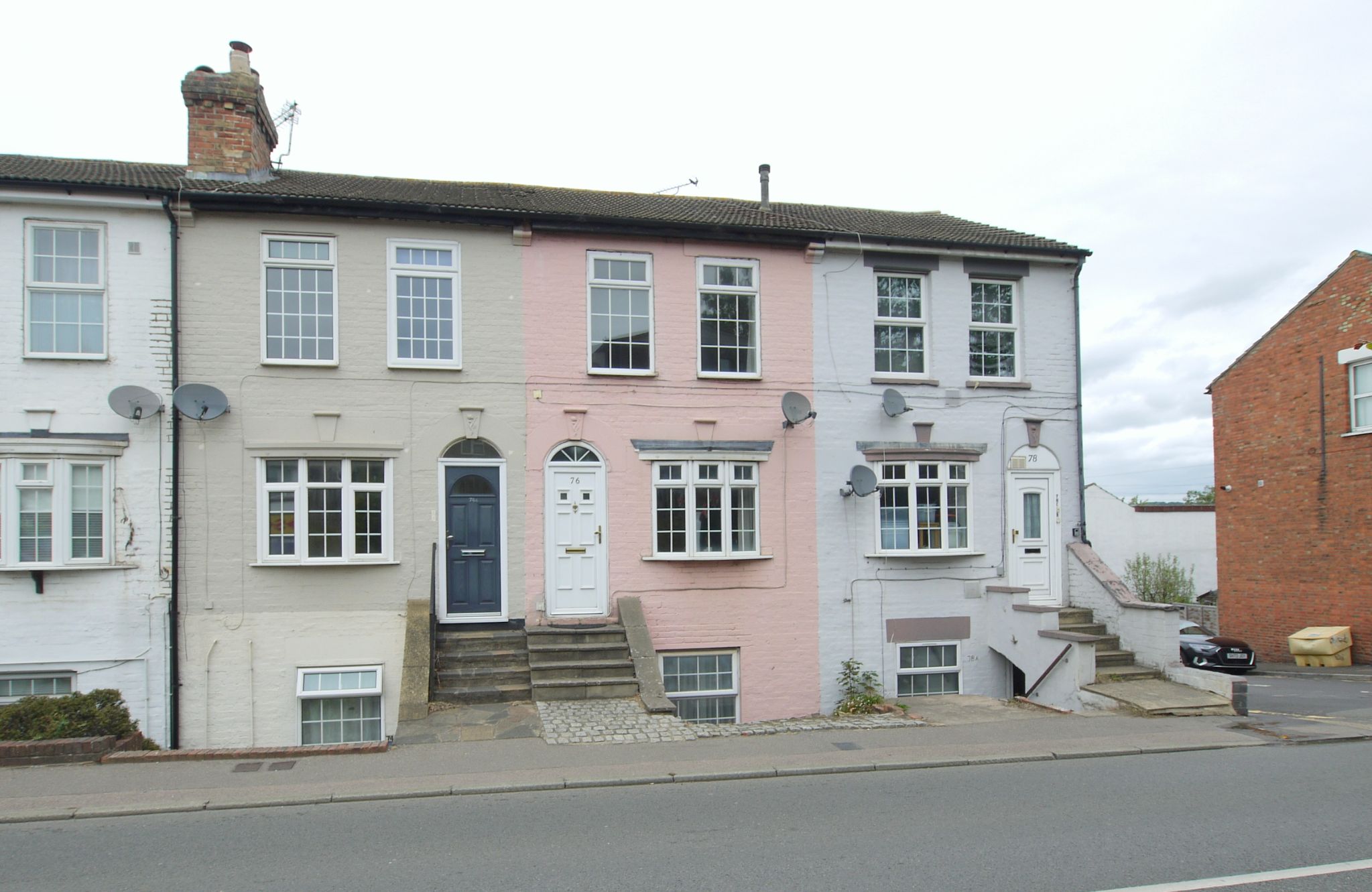 3 bedroom mid terraced house For Sale in Sevenoaks - Property photograph