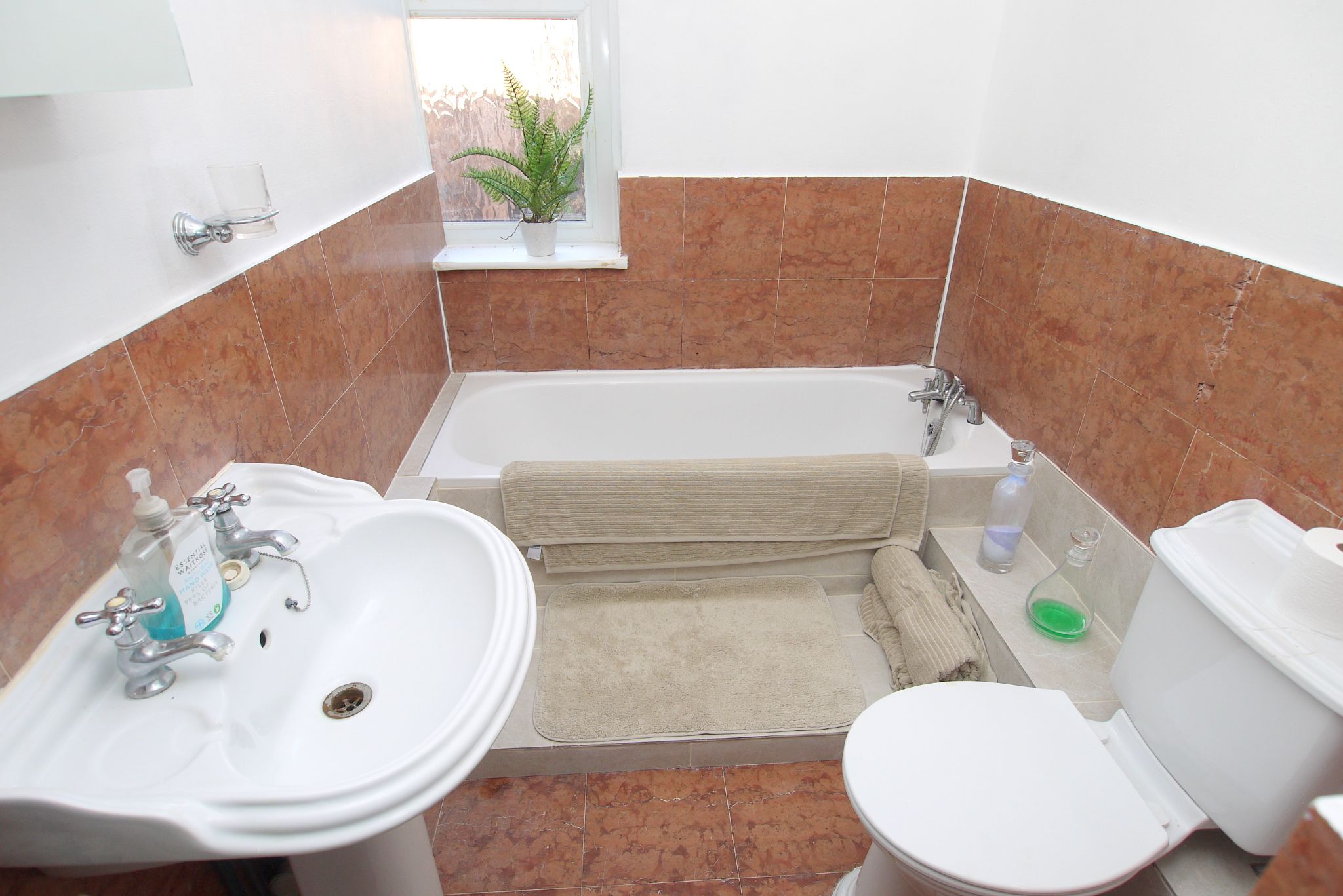3 bedroom mid terraced house For Sale in Sevenoaks - Photograph 8