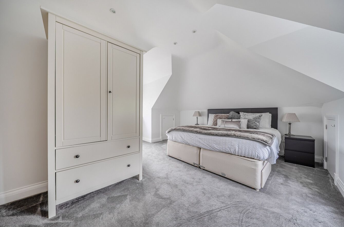 5 bedroom detached house For Sale in Sevenoaks - Photograph 12