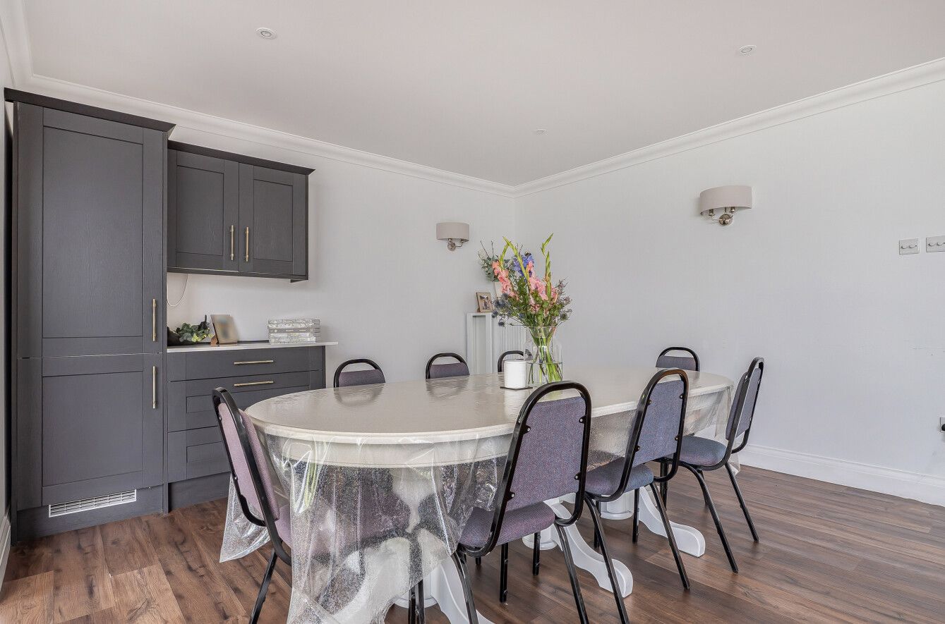 5 bedroom detached house For Sale in Sevenoaks - Photograph 6